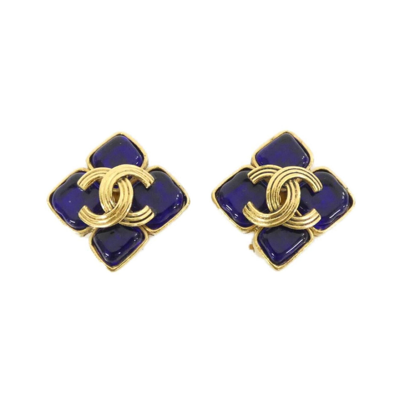 Chanel Clip Earrings: Chanel Clip Earrings Chanel Clip Earrings in Blue and Gold. This used clip earring features a classic design with blue and gold tones, measuring 25mm x 25mm. With traces of usage visible, these earrin
