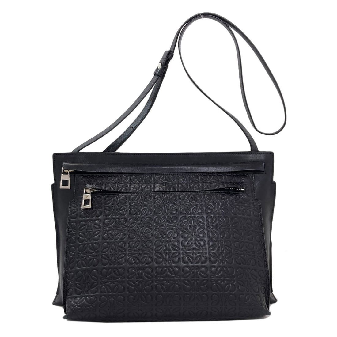 Shoulder Bag Repeats Calf Loewe: Shoulder Bag Repeats Calf Loewe Calf leather exterior gives this shoulder bag a sophisticated look and feel. The black color provides a sleek and timeless appearance. Item Specifics: Brand: LOEWE Styl
