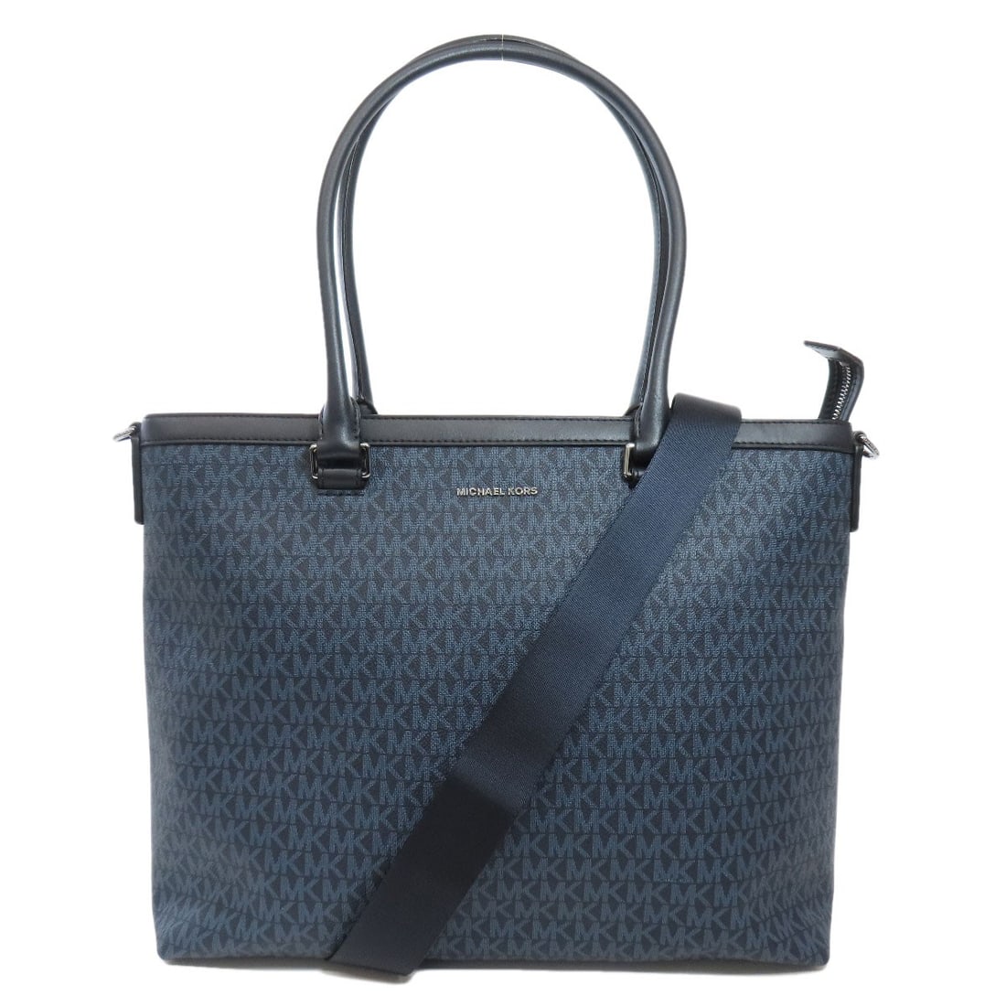 PVC 2Way Tote Bag Michael Kors Mk Signature: PVC 2Way Tote Bag Michael Kors Mk Signature The Michael Kors Mk Signature PVC Tote Bag features a striking navy and black exterior made from high-quality PVC material. This stylish tote bag boasts a d