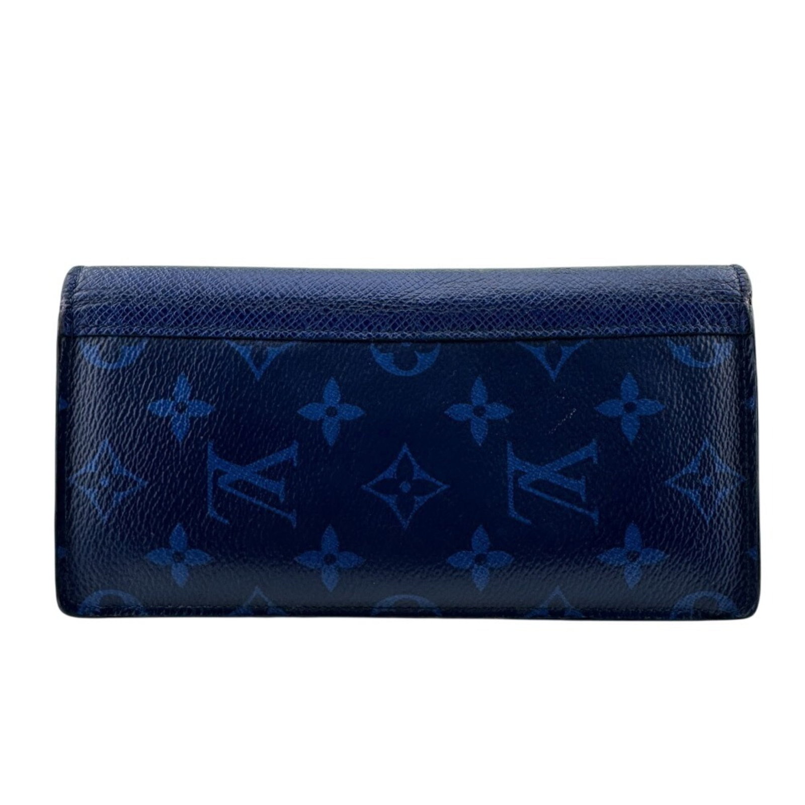 Louis Vuitton Long Wallet (Bi-Fold) Taigarama Leather: Louis Vuitton Long Wallet (Bi-Fold) Taigarama Leather Taigarama Leather Louis Vuitton Long Wallet (Bi-Fold) boasts a classic design with a rich blue hue. Measuring 19cm x 10cm, this bi-fold wallet fea