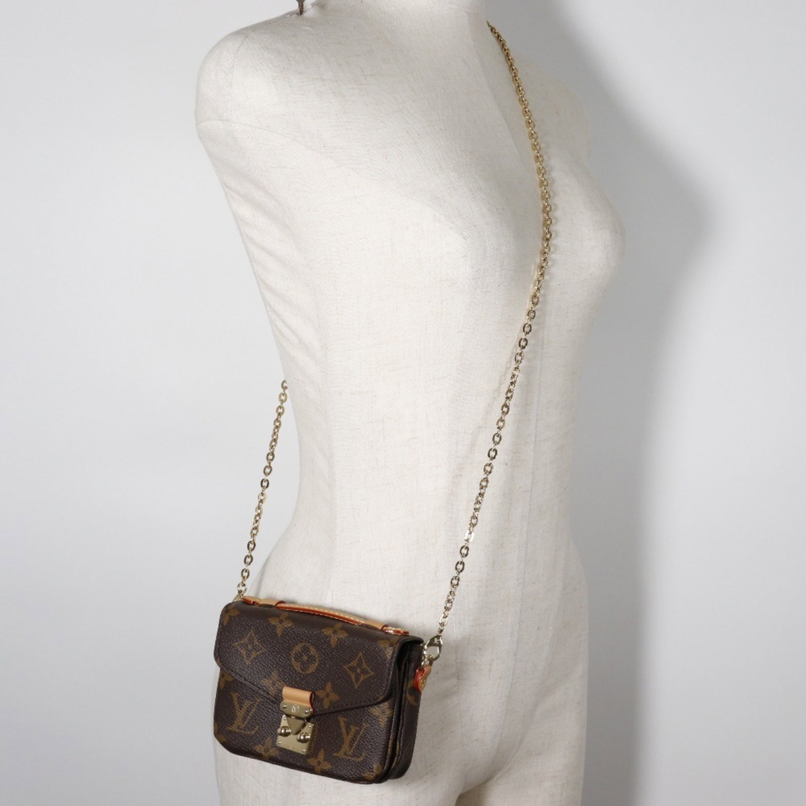 Louis Vuitton Shoulder Bag Monogram - 8