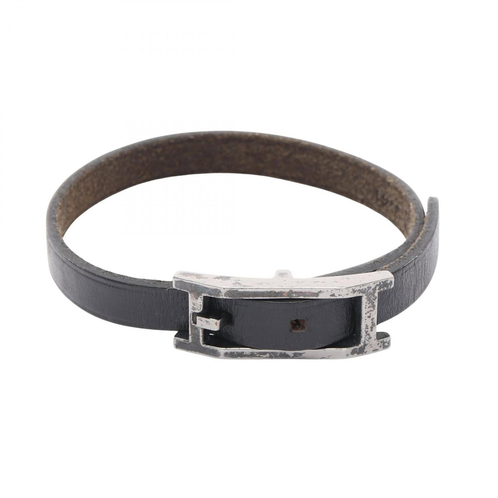 Hermes Charm Bracelet Leather Stainless Steel: Hermes Charm Bracelet Leather Stainless Steel Leather and stainless steel come together in this sleek Hermes charm bracelet, featuring a black finish with silver accents. Measuring 19cm in length, it 