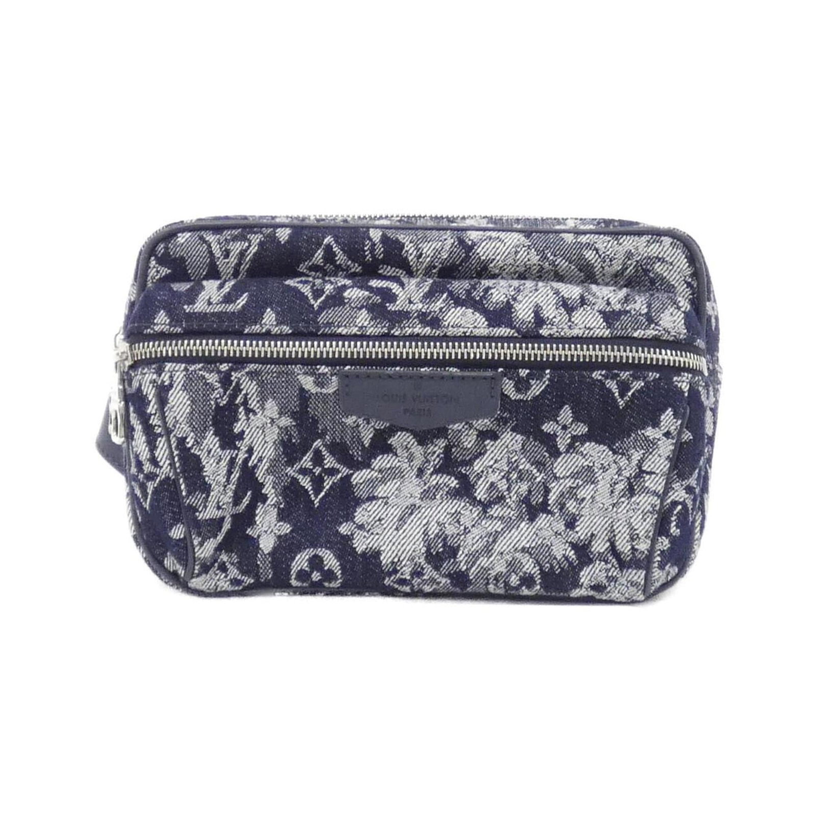 Louis Vuitton Fanny Pack Denim: Louis Vuitton Fanny Pack Denim This Louis Vuitton denim fanny pack boasts a classic blue hue and silver hardware, adding an edgy touch to any outfit. Made from durable denim material, its 17cm x 21cm 