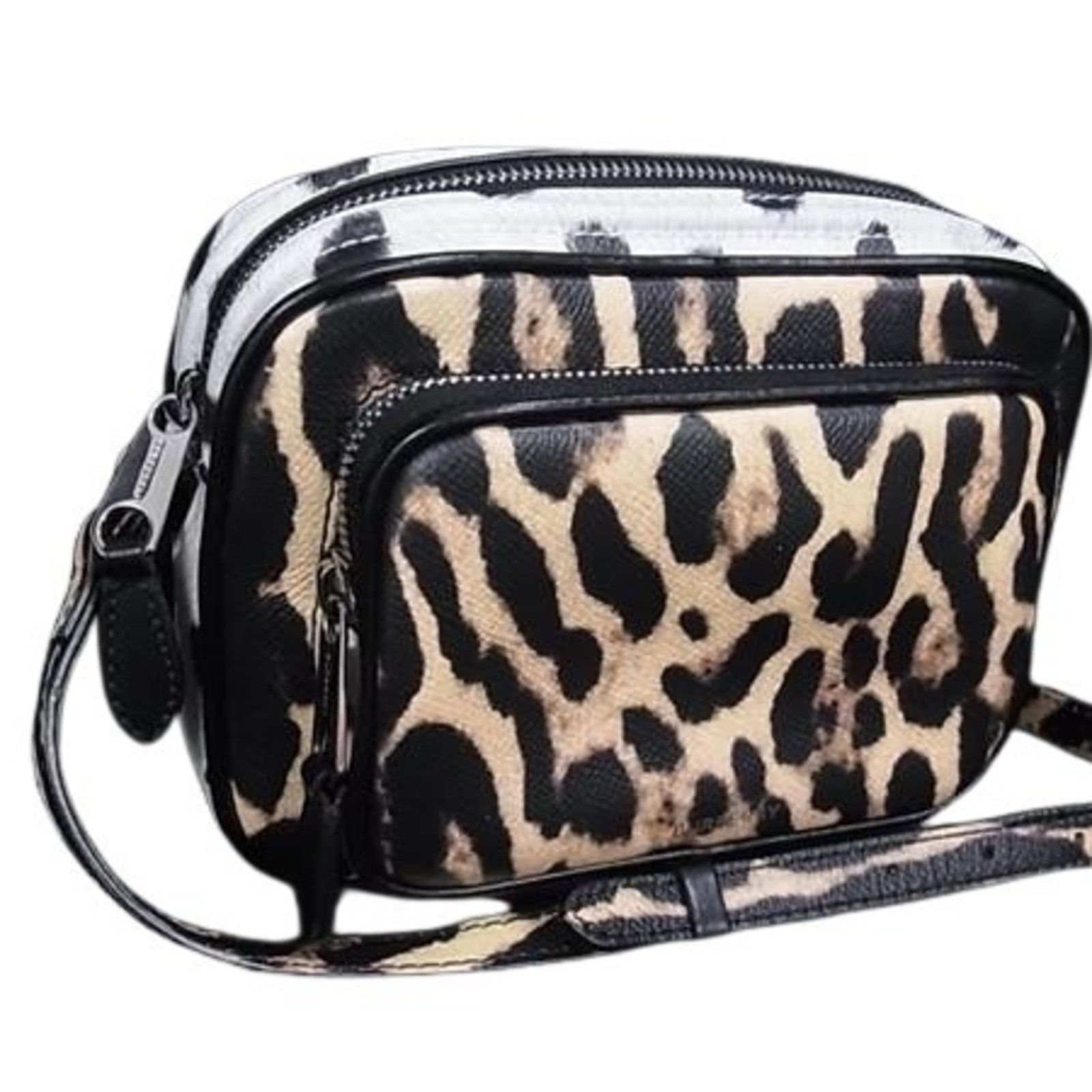 Burberry Handbag Shoulder Bag Tote Bag Leather: Burberry Handbag Shoulder Bag Tote Bag Leather Burberry's iconic leather shoulder bag features a timeless design with clean lines and classic proportions. Made from high-quality leather, this tote
