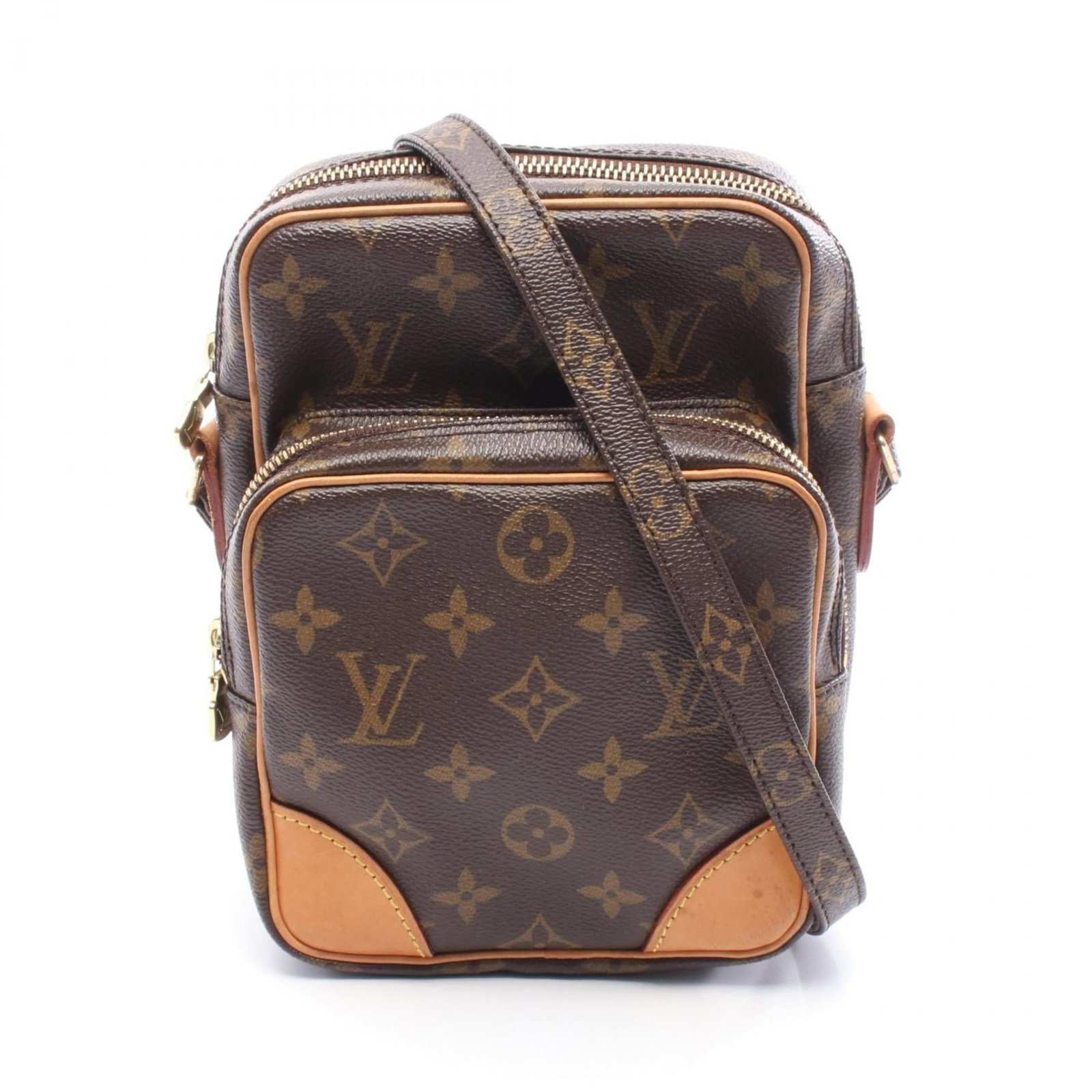 Louis Vuitton Shoulder Bag Coated Canvas: Louis Vuitton Shoulder Bag Coated Canvas The Louis Vuitton Shoulder Bag Coated Canvas features a timeless design with a classic brown monogram pattern. With its durable coated canvas material and stur