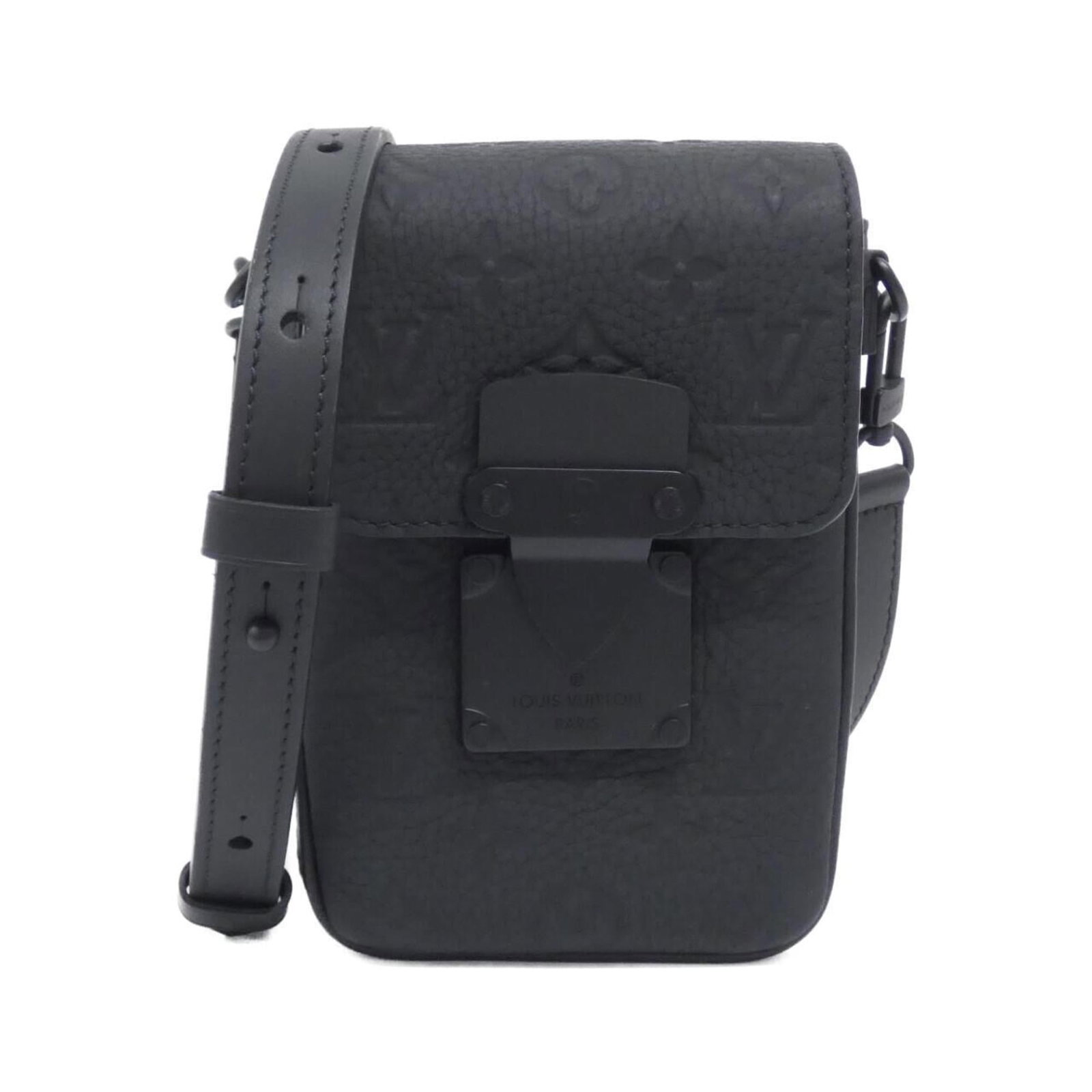 Louis Vuitton Shoulder Bag Leather: Louis Vuitton Shoulder Bag Leather Black Louis Vuitton shoulder bag made from high-quality calf leather. The bag has some minor scratches and dirt, but remains in very good condition with a few traces