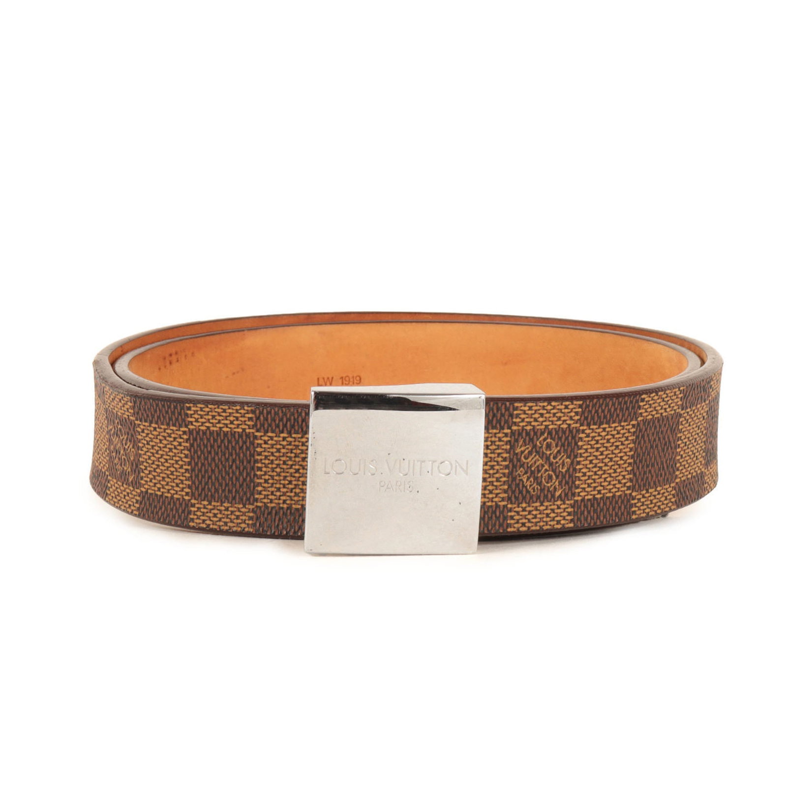 Louis Vuitton Standard Belt: Louis Vuitton Standard Belt Brown Louis Vuitton Standard Belt with a 3.4cm x 3.7cm buckle, bearing signs of usage and minor damage, remains in acceptable condition for continued wear. This classic