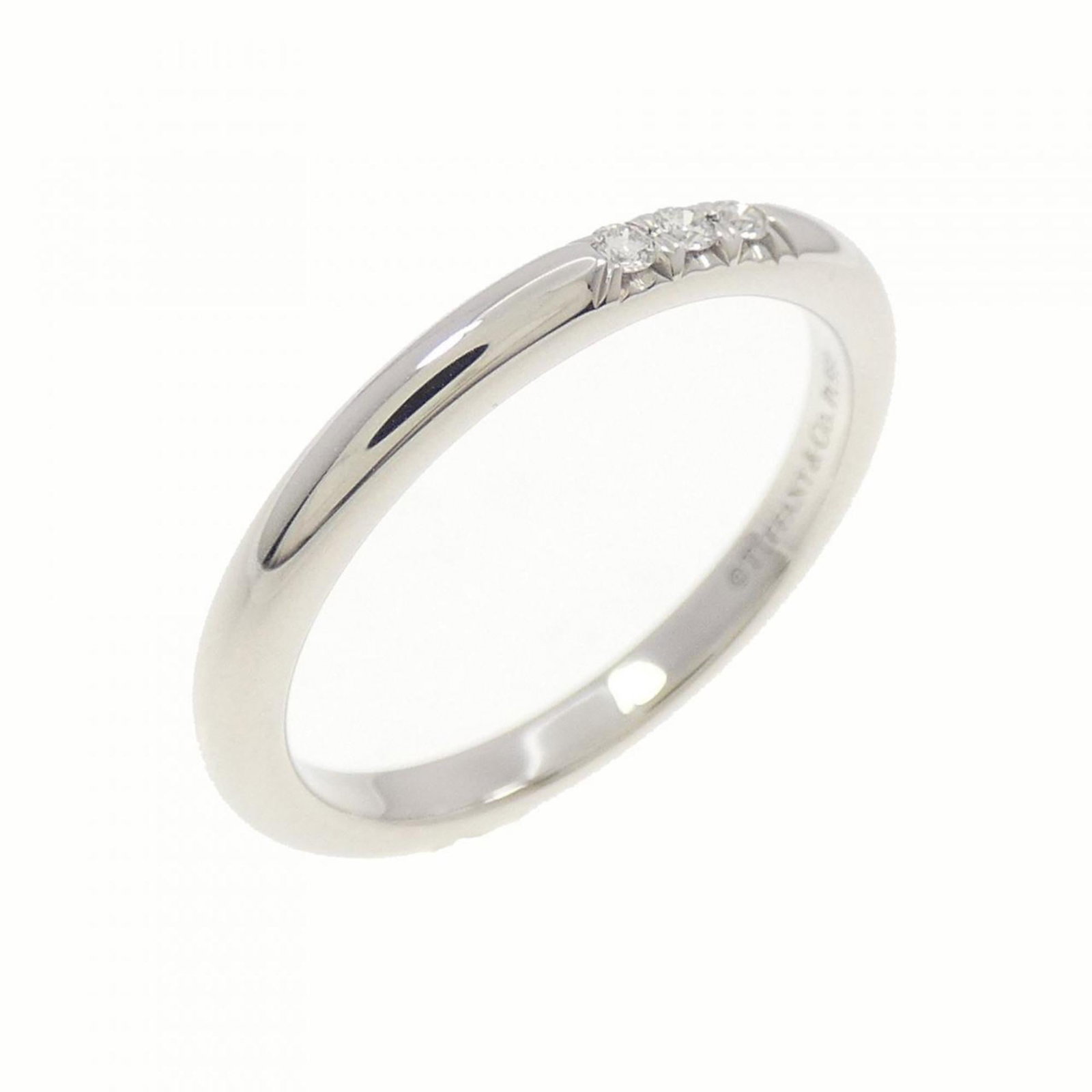 Tiffany Band Ring Platinum: Tiffany Band Ring Platinum Platinum band ring from Tiffany featuring a diamond stone and in very good condition despite some minor scratches and dirt. The ring's platinum material provides durability,