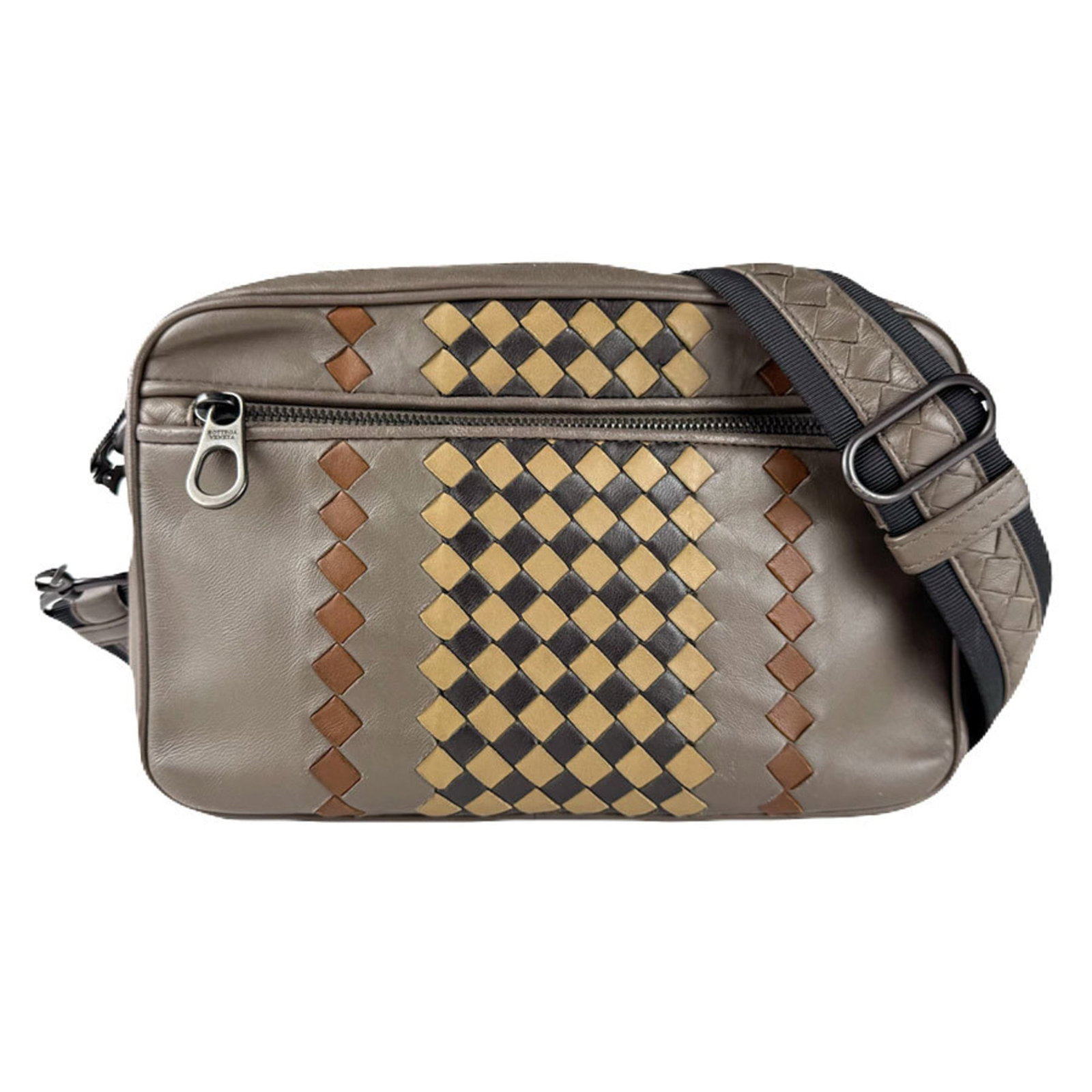 Bottega Veneta Shoulder Bag Leather: Bottega Veneta Shoulder Bag Leather This Bottega Veneta shoulder bag features high-quality leather in beige, black, or brown colors. With its classic design and practical zipper closure, it's a versat