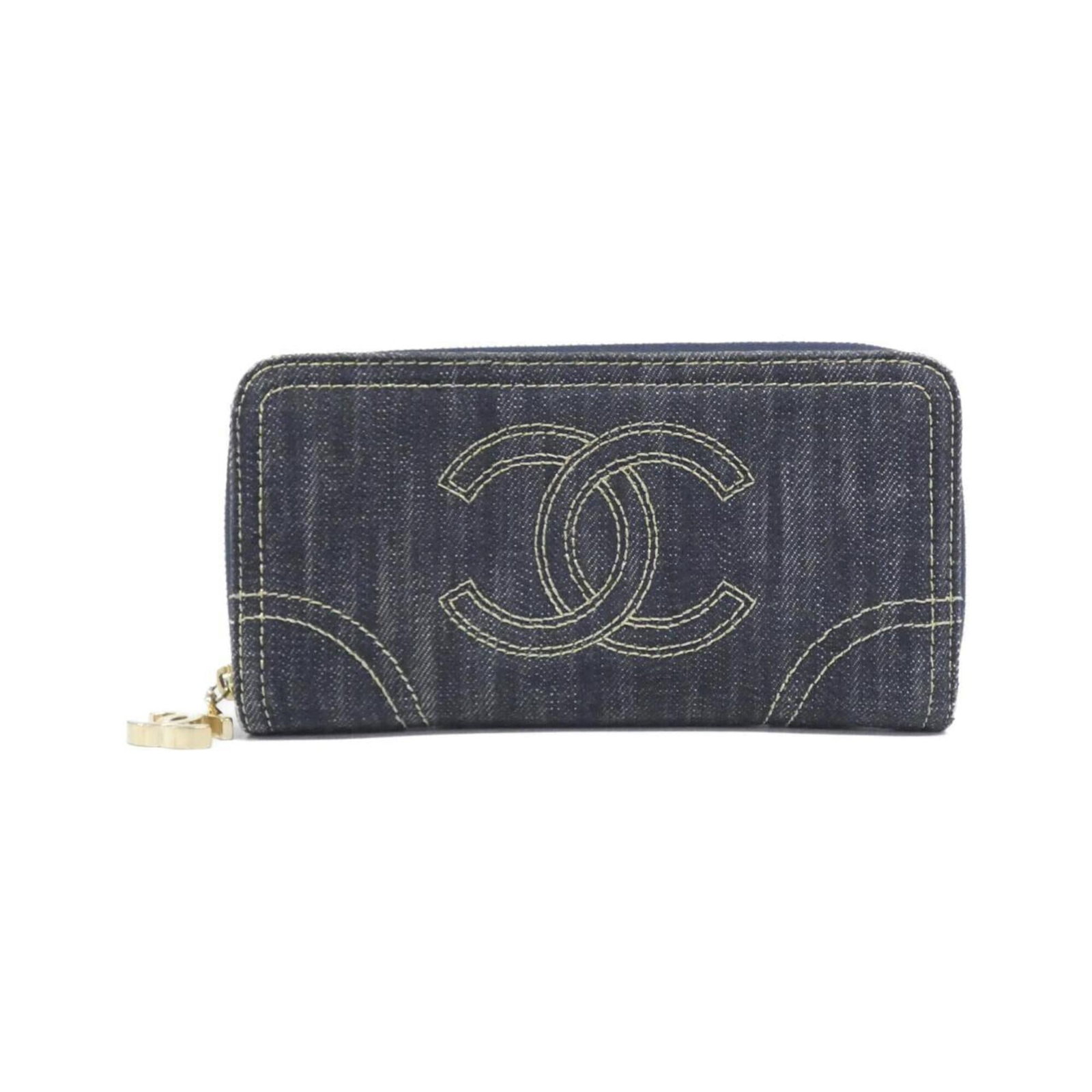Chanel Long Wallet (Bi-Fold) Denim: Chanel Long Wallet (Bi-Fold) Denim Chanel's iconic long wallet in denim offers a stylish and functional accessory for everyday use. This bi-fold wallet features a classic design with a blue denim fini