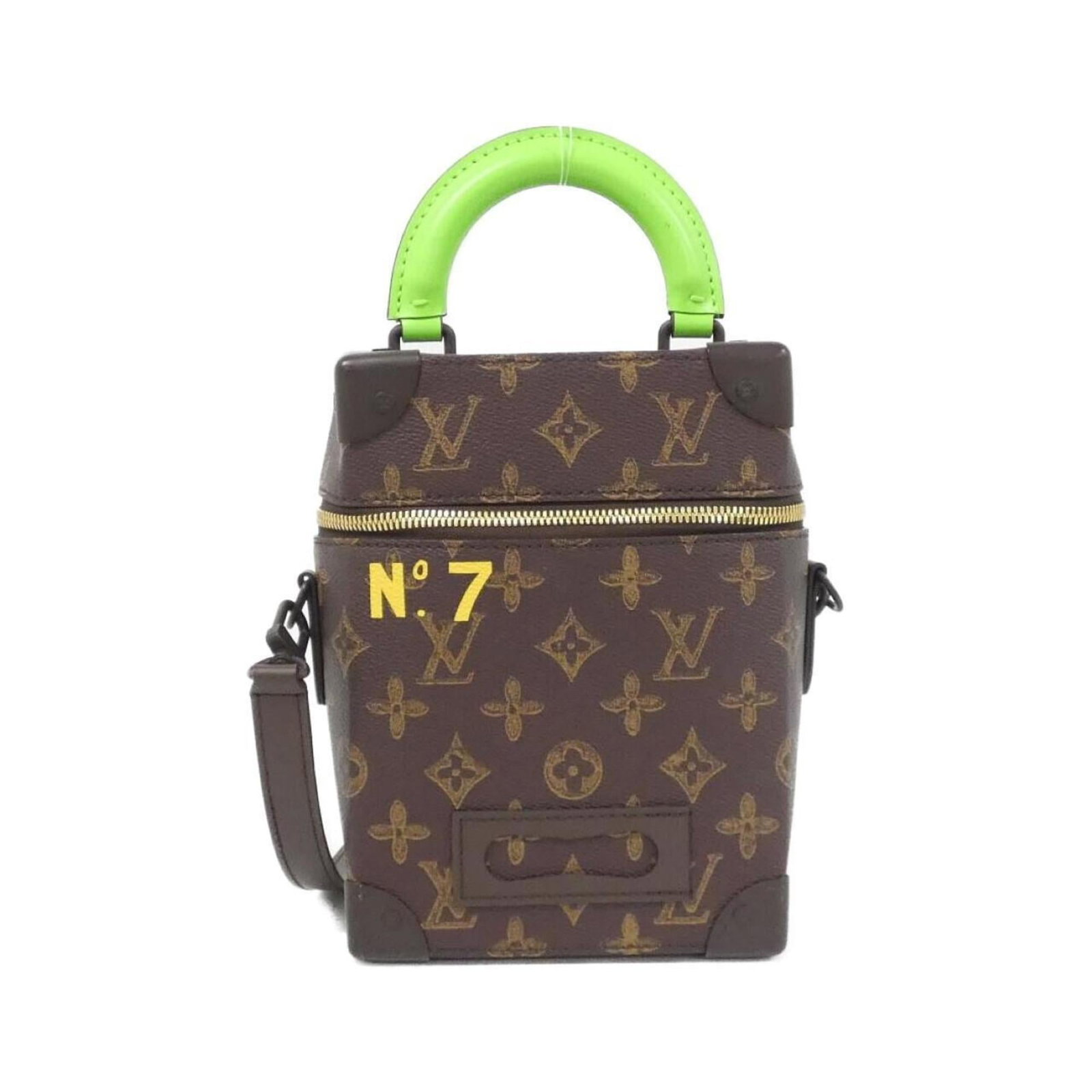 Louis Vuitton Handbag Coated Canvas: Louis Vuitton Handbag Coated Canvas The Louis Vuitton Handbag Coated Canvas boasts a rich brown hue and a durable coated canvas material. Measuring 22cm x 15cm x 7cm, this stylish bag features a few t