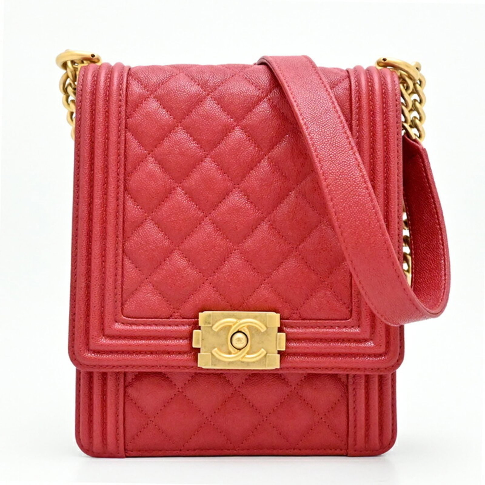 Chanel Shoulder Bag Grained Calfskin: Chanel Shoulder Bag Grained Calfskin The Chanel Shoulder Bag Grained Calfskin boasts a striking red hue and elegant gold hardware, adding a touch of sophistication to any outfit. Crafted from high-qua