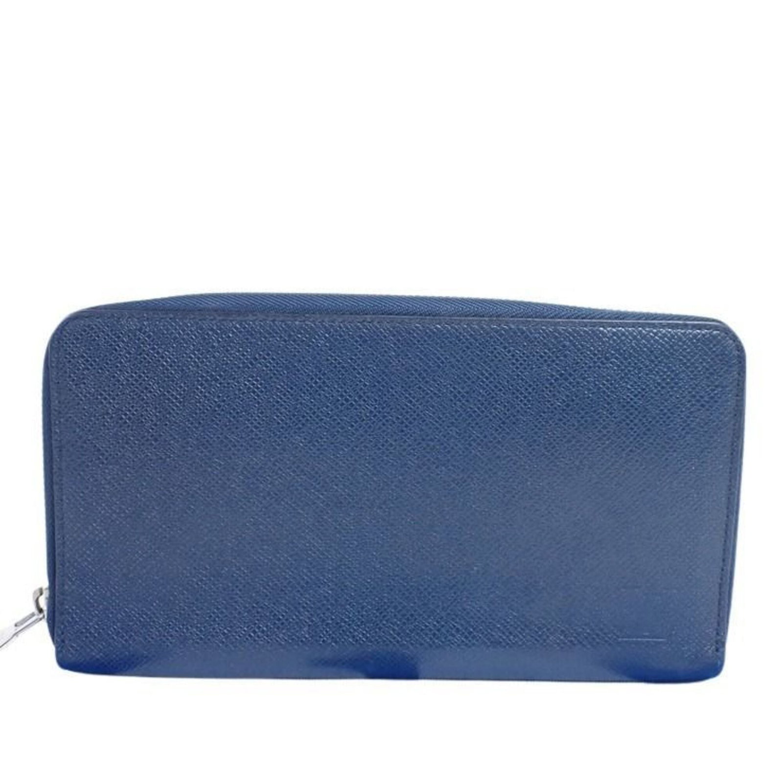Louis Vuitton Long Wallet (Bi-Fold) Taiga Leather: Louis Vuitton Long Wallet (Bi-Fold) Taiga Leather Navy and navy blue Taiga leather come together in this Louis Vuitton long wallet, featuring a bi-fold design. The item boasts a size of 10cm x 20cm x 