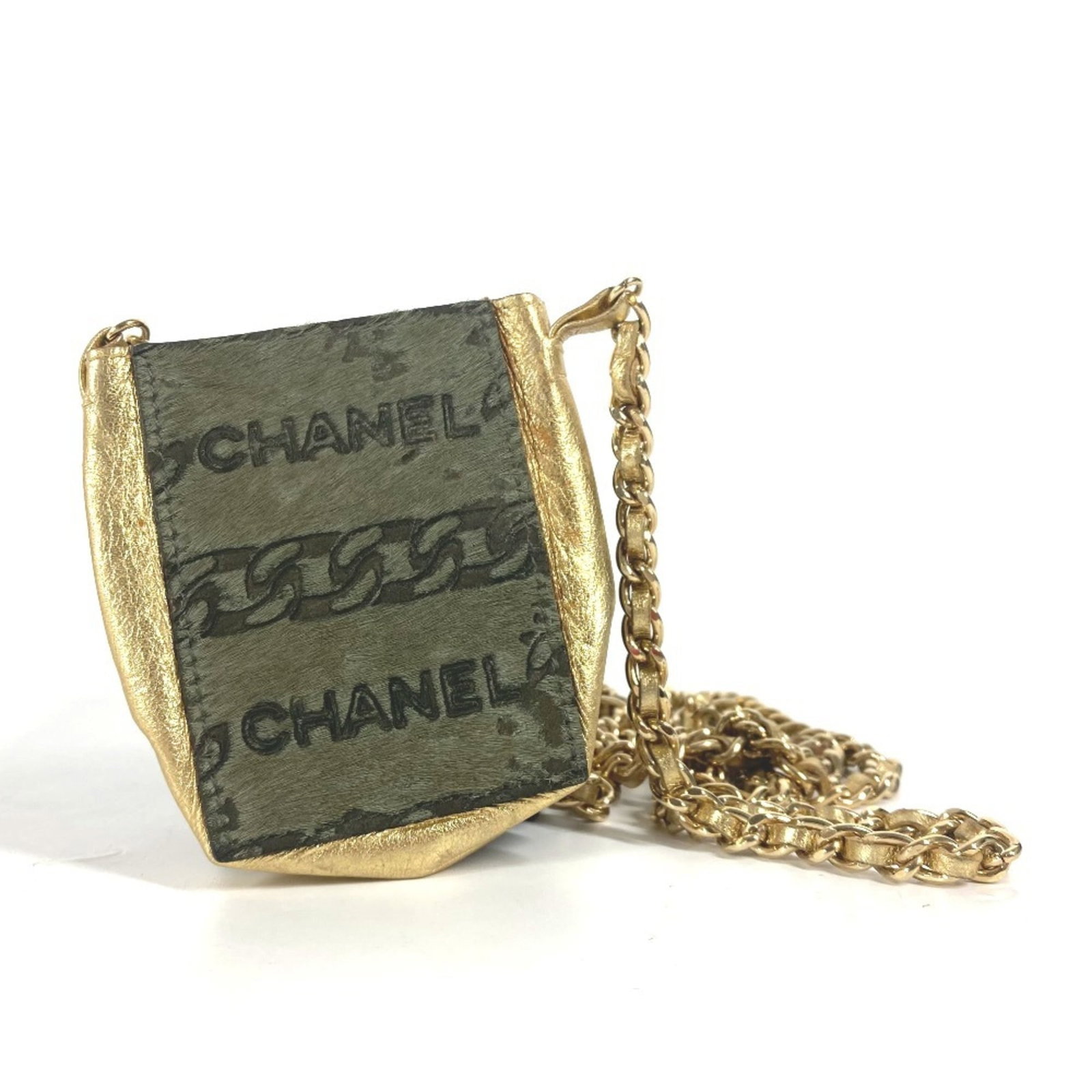 Chanel Pochette Shoulder Bag Leather: Chanel Pochette Shoulder Bag Leather The Chanel Pochette Shoulder Bag Leather boasts its iconic Harako leather material and gold tone, adding an air of sophistication to any outfit. Measuring just 8cm