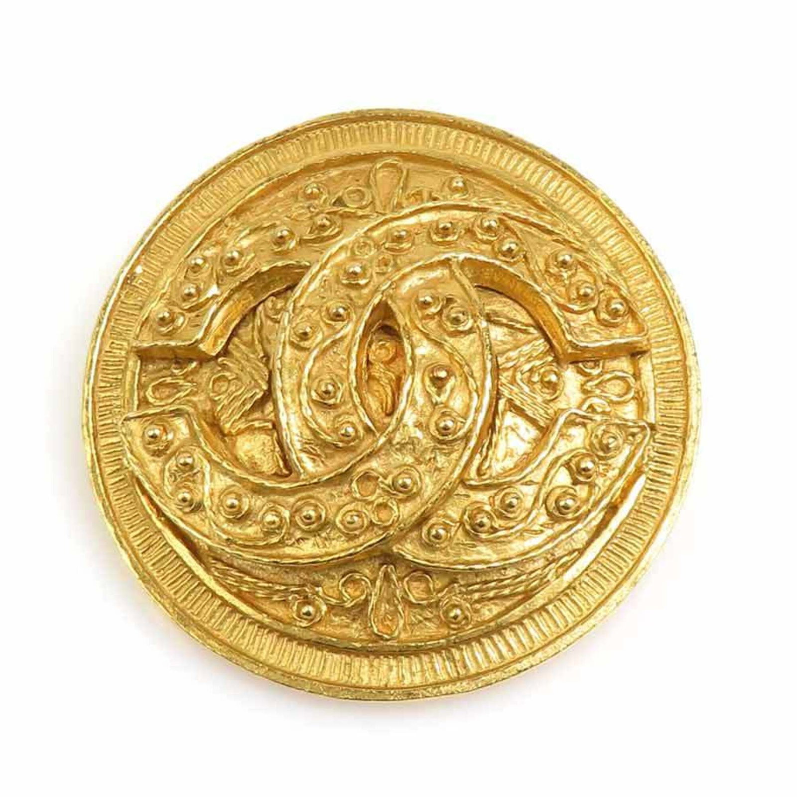 Chanel Brooch Metal: Chanel Brooch Metal This gold Chanel brooch measures 5cm x 5cm and features metal construction. It has been used and shows signs of wear, including scratches and dirt, but remains in good condition ov