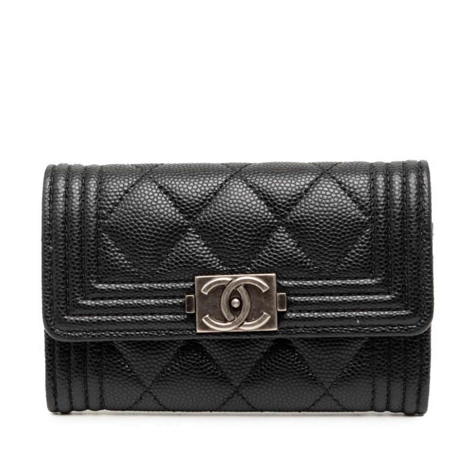 Chanel Card Case Grained Calfskin: Chanel Card Case Grained Calfskin Used Chanel Card Case Grained Calfskin in black. The card case features grained calfskin material and has traces of usage with minor scratches and dirt visible. Overa