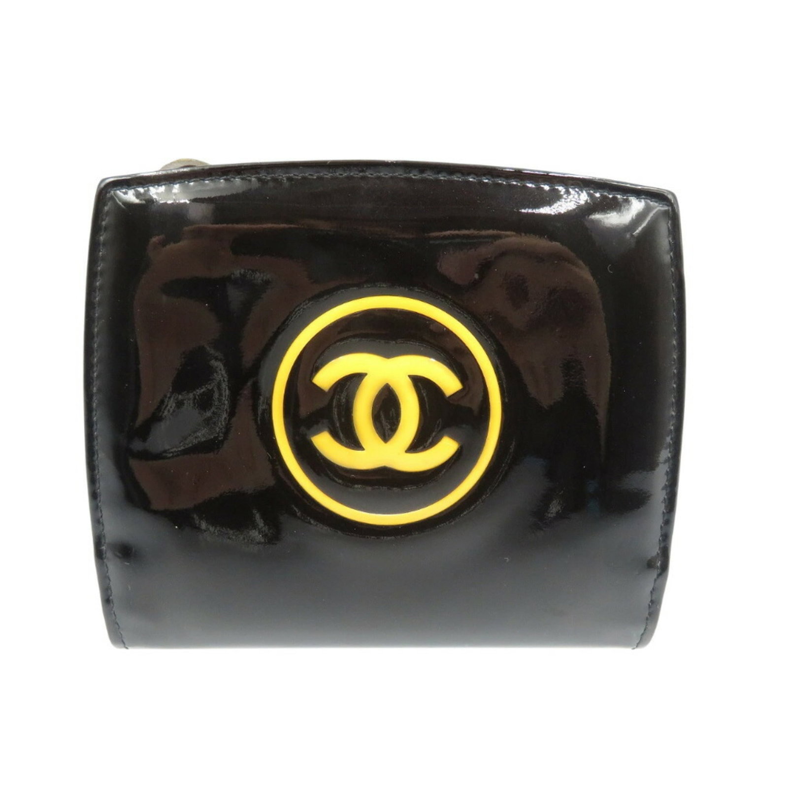 Chanel Wallet (Bi-Fold) Patent Leather: Chanel Wallet (Bi-Fold) Patent Leather The Chanel Wallet (Bi-Fold) Patent Leather boasts sleek design with patent leather finish, characteristic of the iconic brand. This bi-fold wallet features a cla