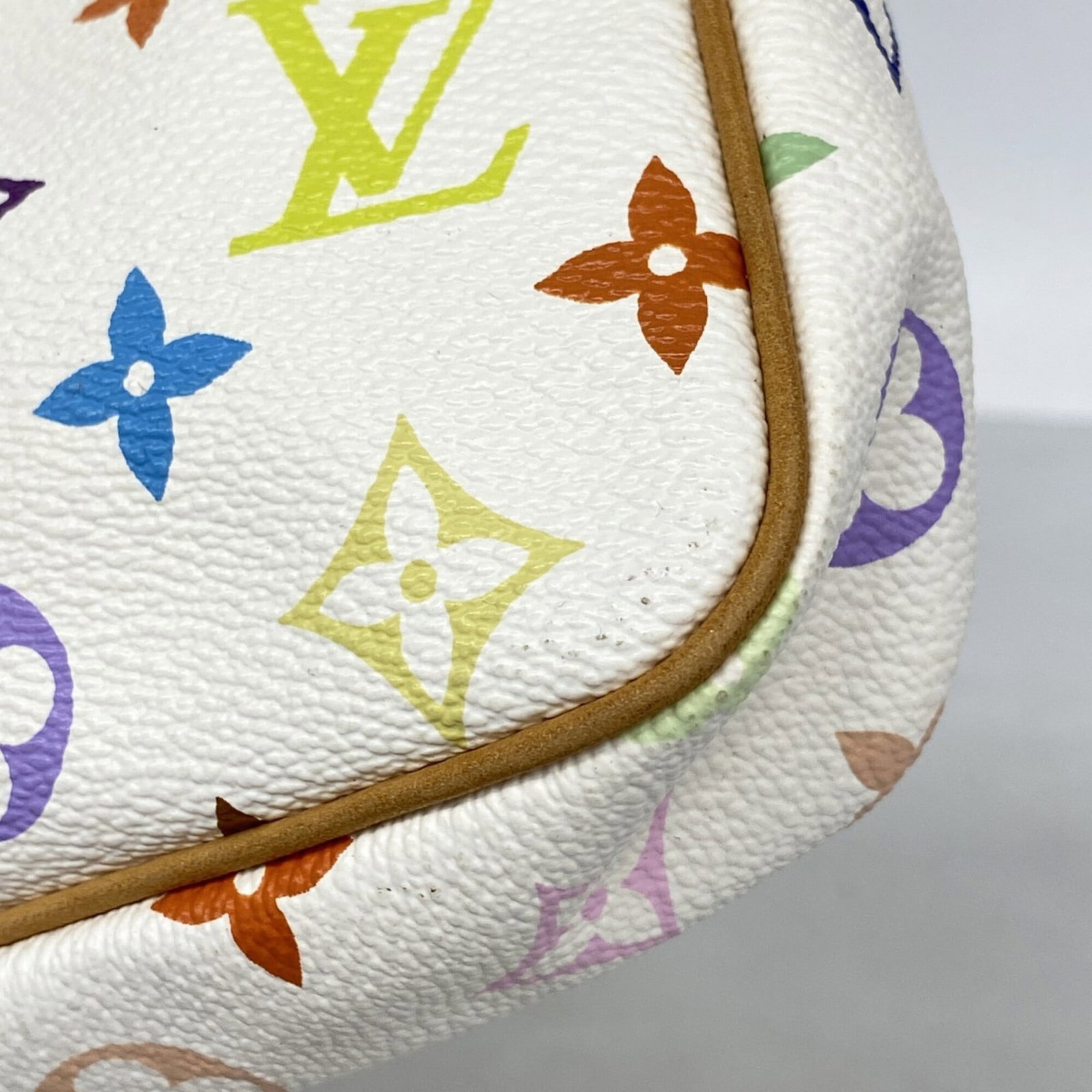 Louis Vuitton Pouch - 7