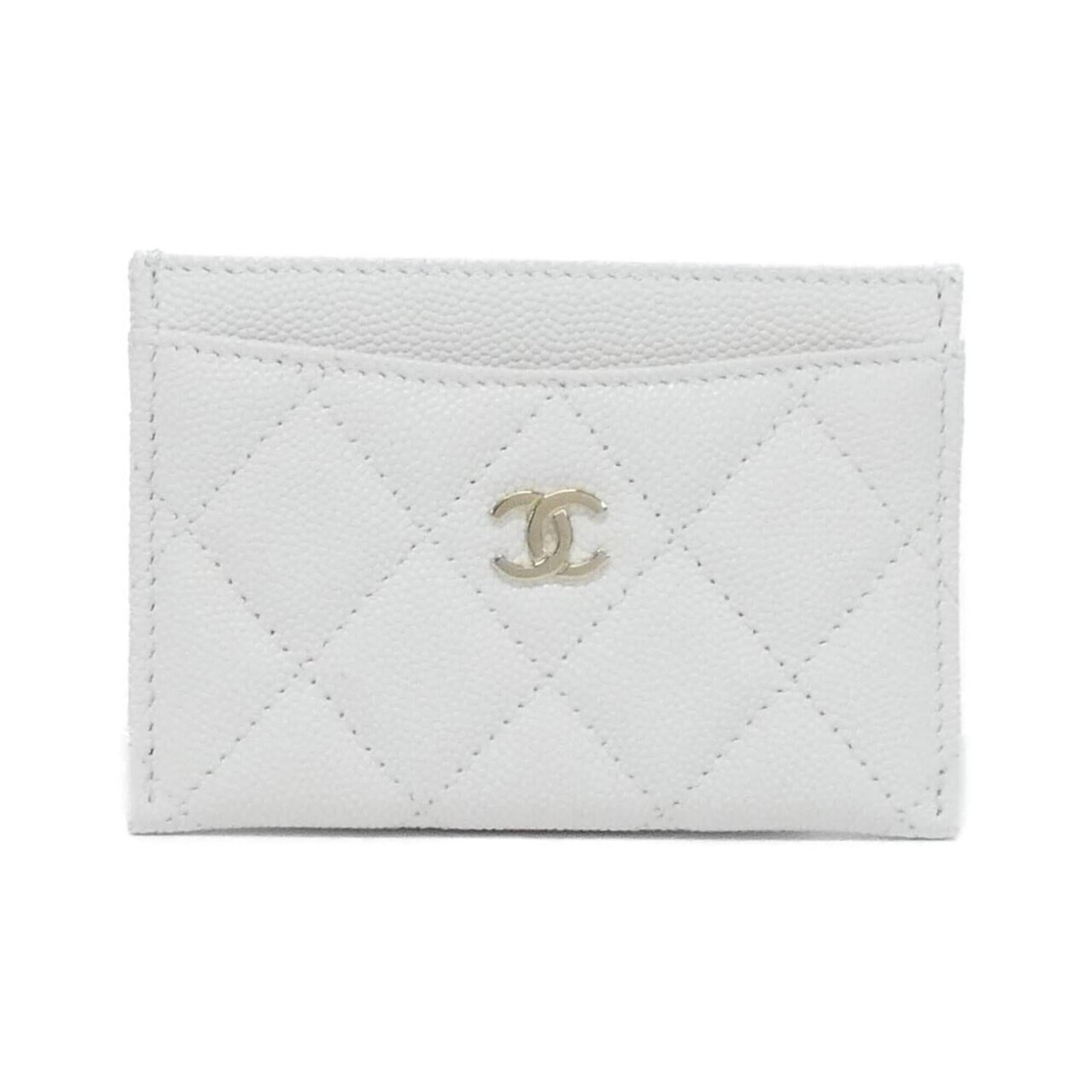 Chanel Card Case Grained Calfskin: Chanel Card Case Grained Calfskin Chanel's iconic card case is crafted from rich grained calfskin, exuding timeless elegance. With its crisp white finish and subtle scratches, this pre-owned piece boa