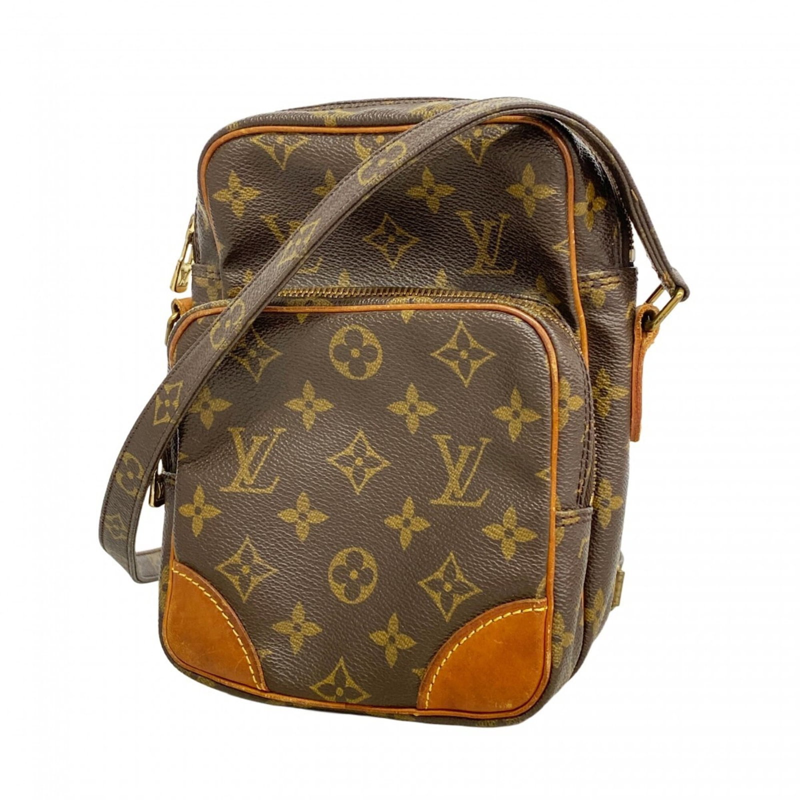 Louis Vuitton Shoulder Bag: Louis Vuitton Shoulder Bag Brown Louis Vuitton shoulder bag with a classic design and timeless style. Measuring 21cm x 15cm x 9cm, this used bag features traces of usage and minor scratches/dirt, but 