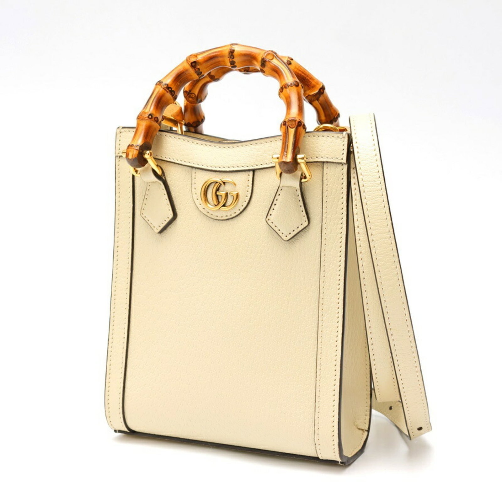Gucci Shoulder Bag Tote Bag Leather: Gucci Shoulder Bag Tote Bag Leather Gucci's iconic shoulder tote bag boasts a crisp white leather exterior, perfectly balanced by its sleek and streamlined design. Measuring 19.5cm x 15.5cm x 6cm, thi