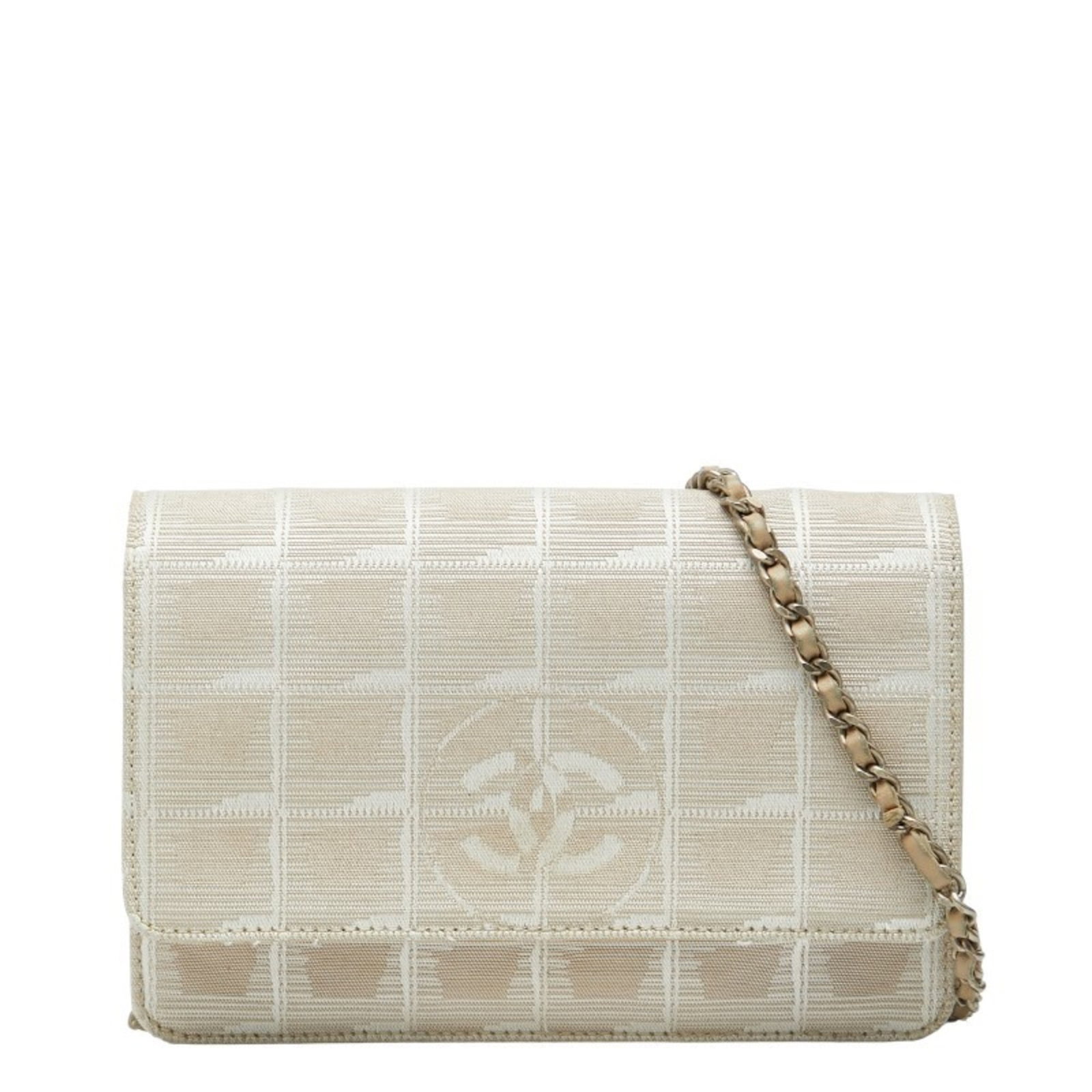 Chanel Shoulder Bag New Travel Line: Chanel Shoulder Bag New Travel Line Beige Chanel Shoulder Bag in New Travel Line style. Traces of usage and minor scratches can be seen on this used bag, which remains generally in good condition.