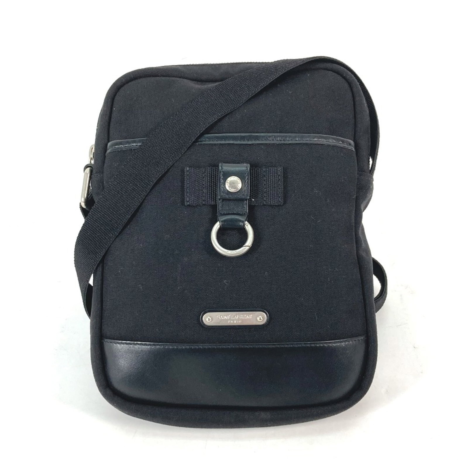 Saint Laurent Shoulder Bag Leather: Saint Laurent Shoulder Bag Leather This Saint Laurent shoulder bag features high-quality black leather with a classic design. The bag has some minor scratches and dirt, but overall remains in very goo