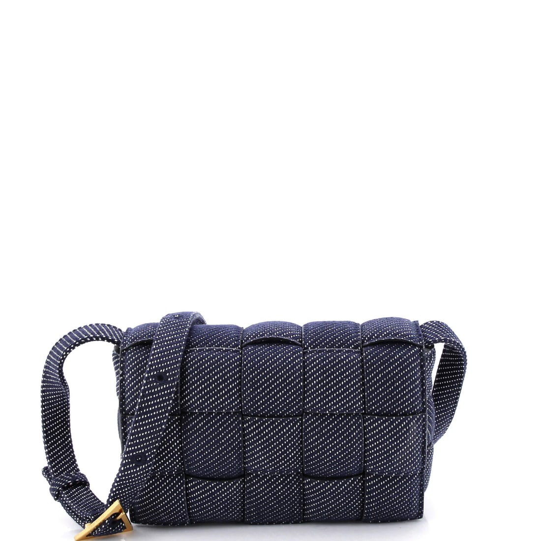 Intrecciato Denim Padded Bag Crossbody Cassette Bottega Veneta: Intrecciato Denim Padded Bag Crossbody Cassette Bottega Veneta The Bottega Veneta Cassette Crossbody Bag boasts an eye-catching Intrecciato Denim exterior in blue, featuring minor creases and a