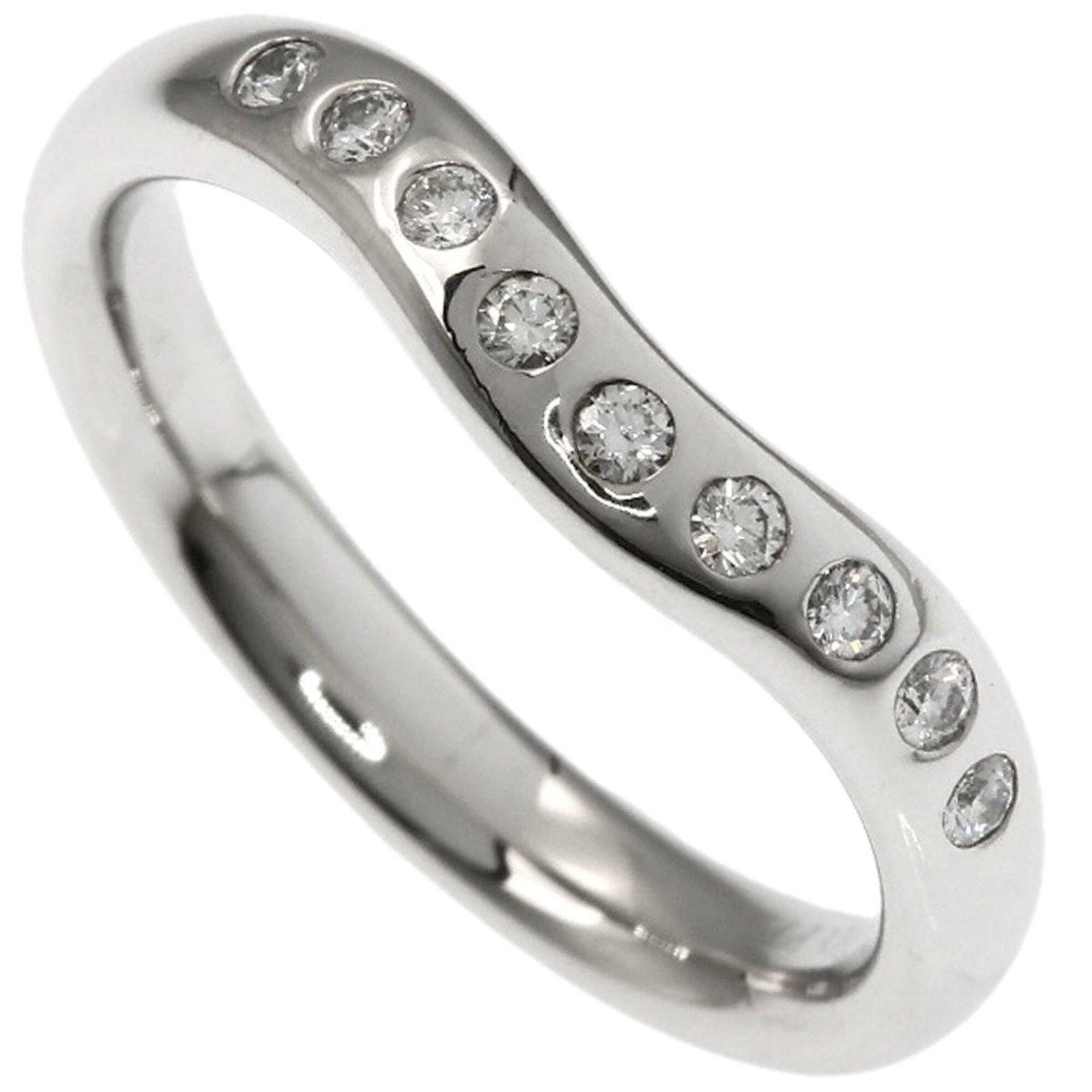 Tiffany Band Ring Platinum 950: Tiffany Band Ring Platinum 950 Platinum 950 Tiffany Band Ring in excellent condition, with hardly any traces of usage. This like-new ring boasts luxurious platinum construction and a timeless design. 