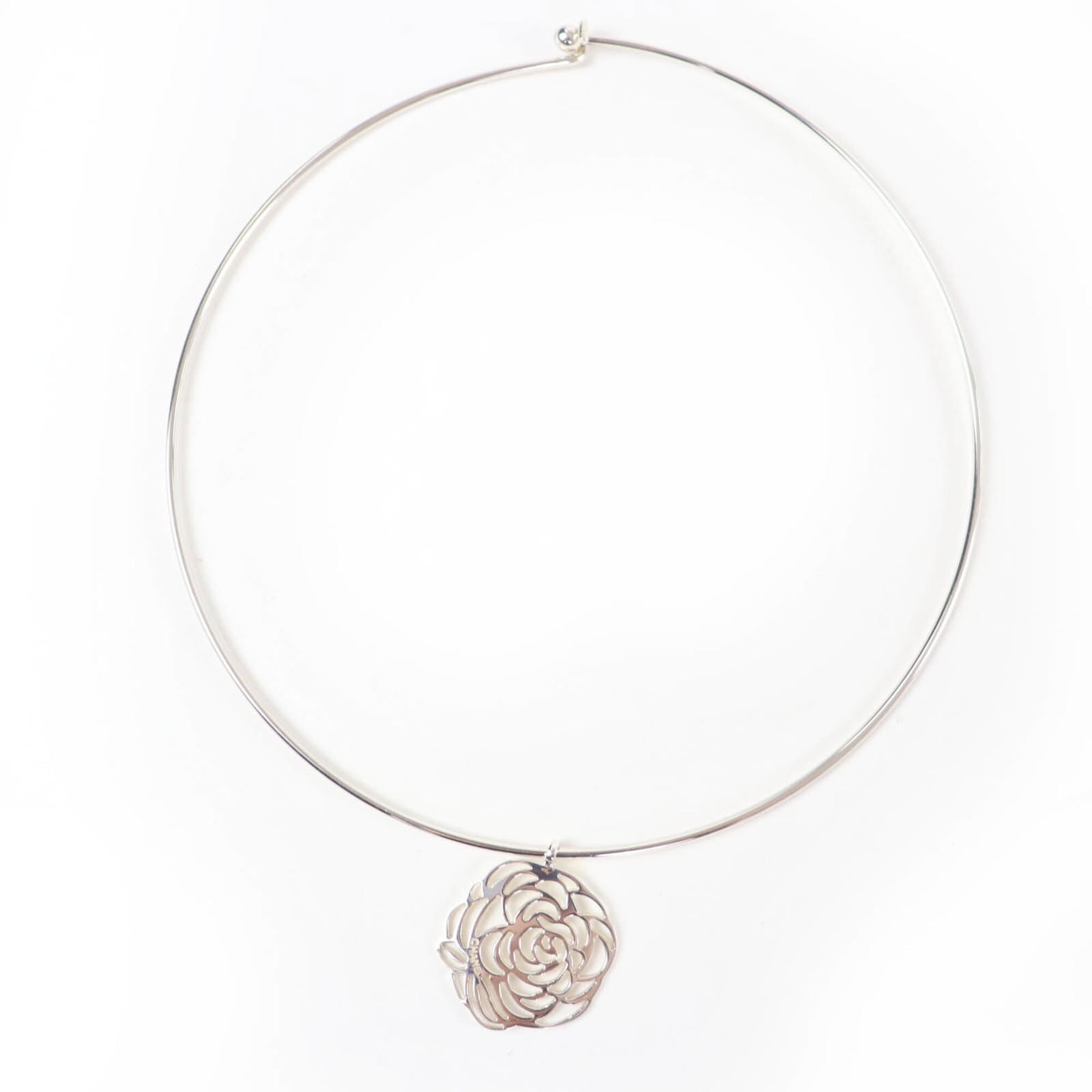 Chanel 925 Camellia Logo Choker Necklace Silver Weight 14.0G Women'S Accessory: Chanel 925 Camellia Logo Choker Necklace Silver Weight 14.0G Women'S Accessory Chanel's iconic Camellia logo takes center stage on this elegant silver choker necklace. Made from high-quality 925 sterl