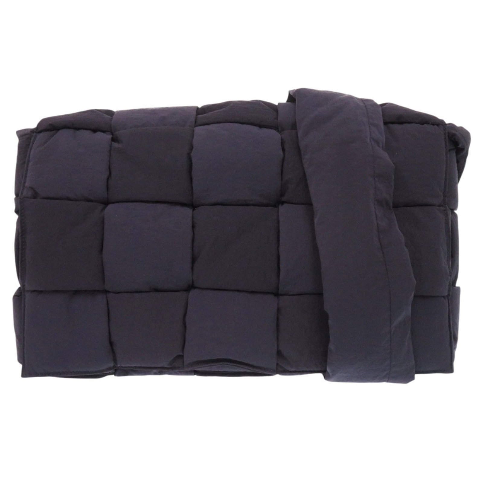 Bottega Veneta Shoulder Bag Nylon: Bottega Veneta Shoulder Bag Nylon Navy Bottega Veneta Shoulder Bag in Mint Condition. Made from high-quality nylon, this iconic shoulder bag features a timeless design with clean lines and a classic s