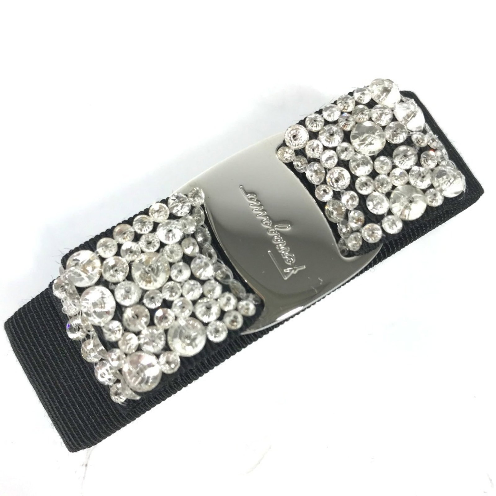 Salvatore Ferragamo Barrette Nylon: Salvatore Ferragamo Barrette Nylon Used (like new), Mint condition Salvatore Ferragamo Barrette Nylon features black nylon material and measures 9.5cm x 2.5cm in size. This barrette is made from high-
