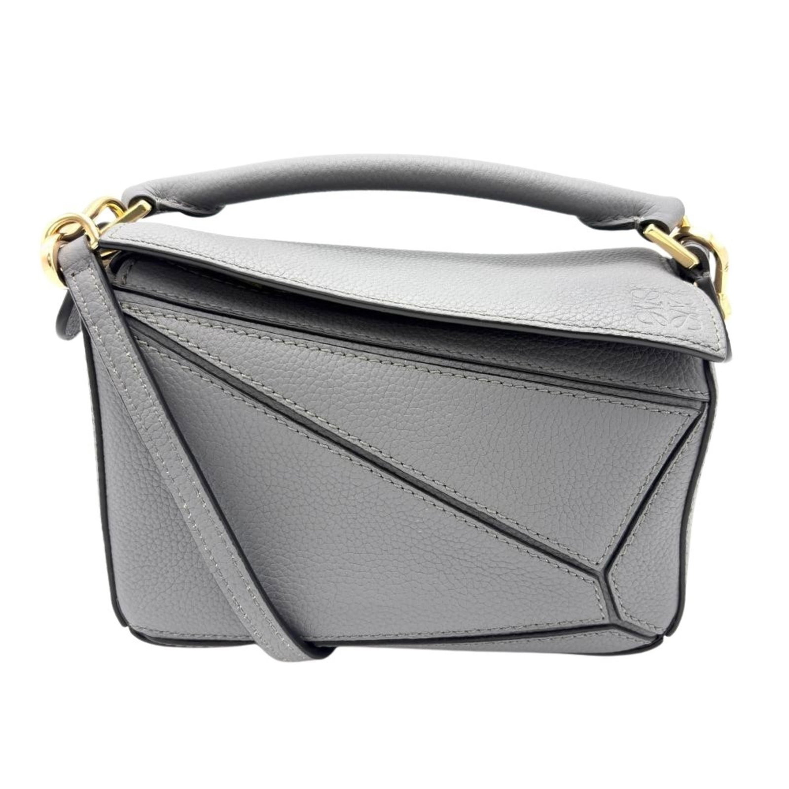 Loewe Handbag Shoulder Bag Leather: Loewe Handbag Shoulder Bag Leather The Loewe Handbag Shoulder Bag Leather features high-quality calfskin leather in a sophisticated gray color, adorned with gold hardware. This stylish shoulder bag