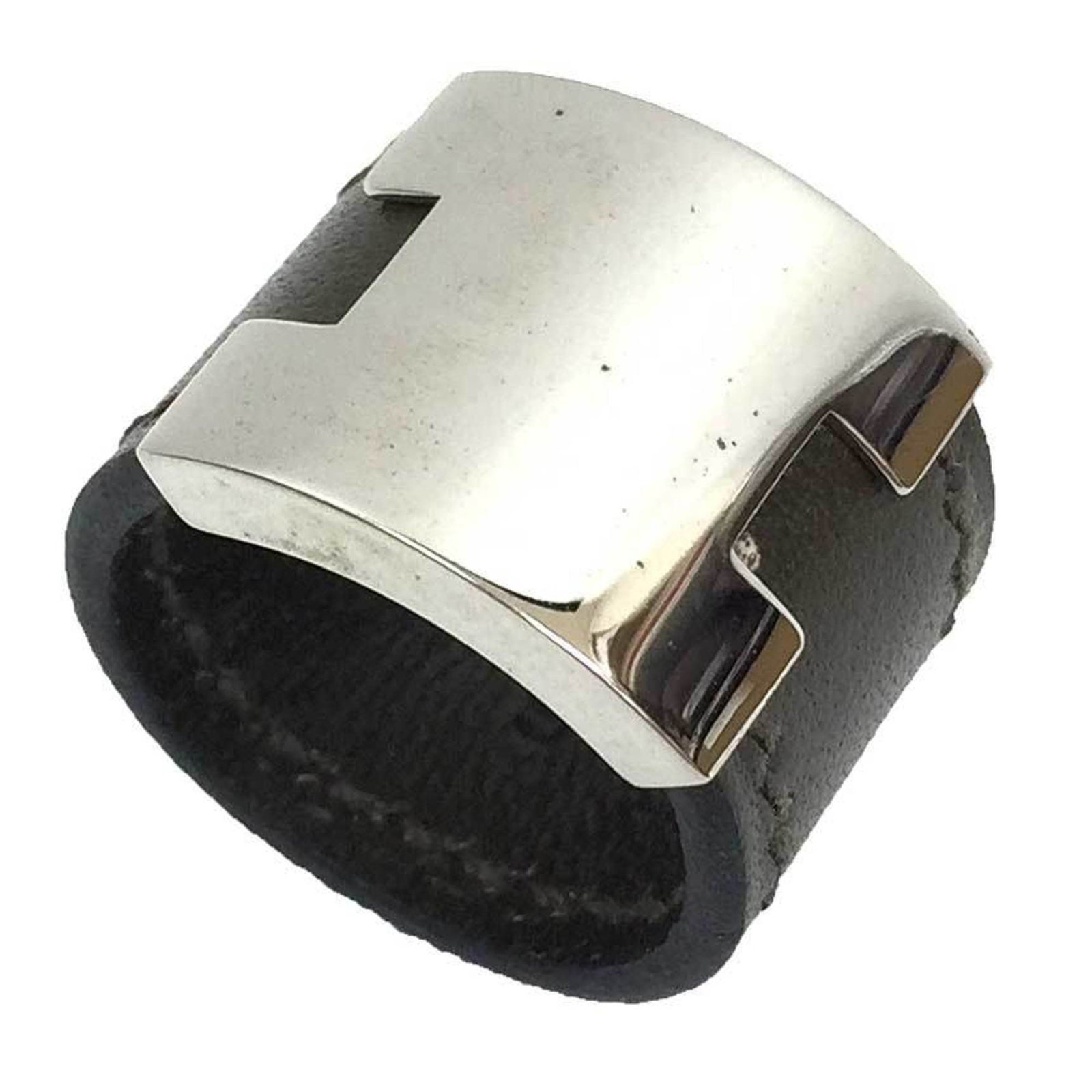 Hermes Band Ring Brass Leather: Hermes Band Ring Brass Leather Brass and leather come together in this unique band ring from Hermes. The khaki or silver finish adds a touch of sophistication to the brass material, while the worn-in