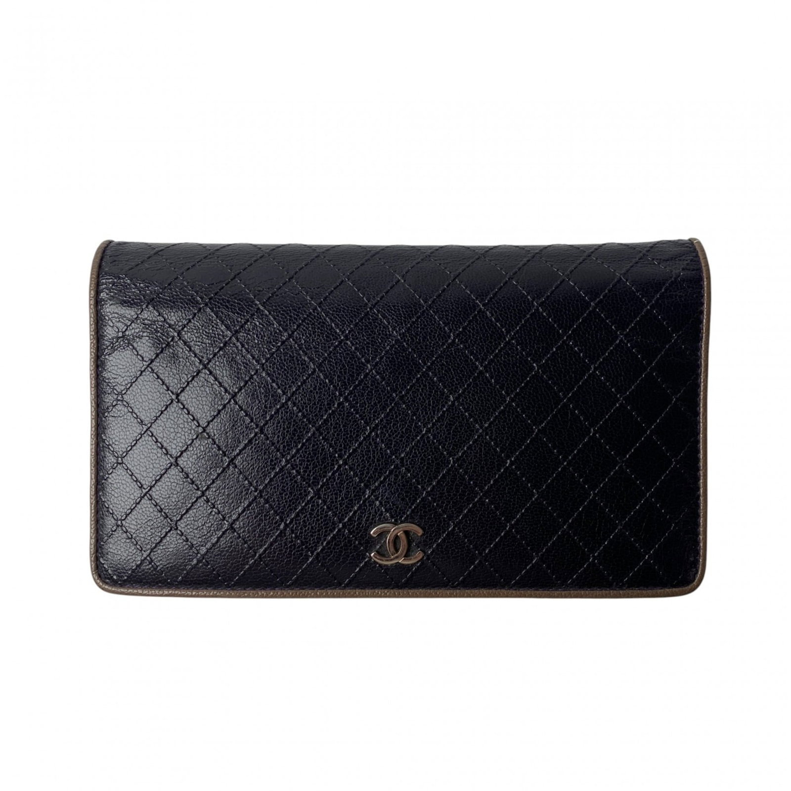 Chanel Long Wallet (Bi-Fold): Chanel Long Wallet (Bi-Fold) Chanel's iconic long wallet features a sleek bi-fold design with clean lines and classic style. Made from high-quality materials, this used wallet shows some minor signs o