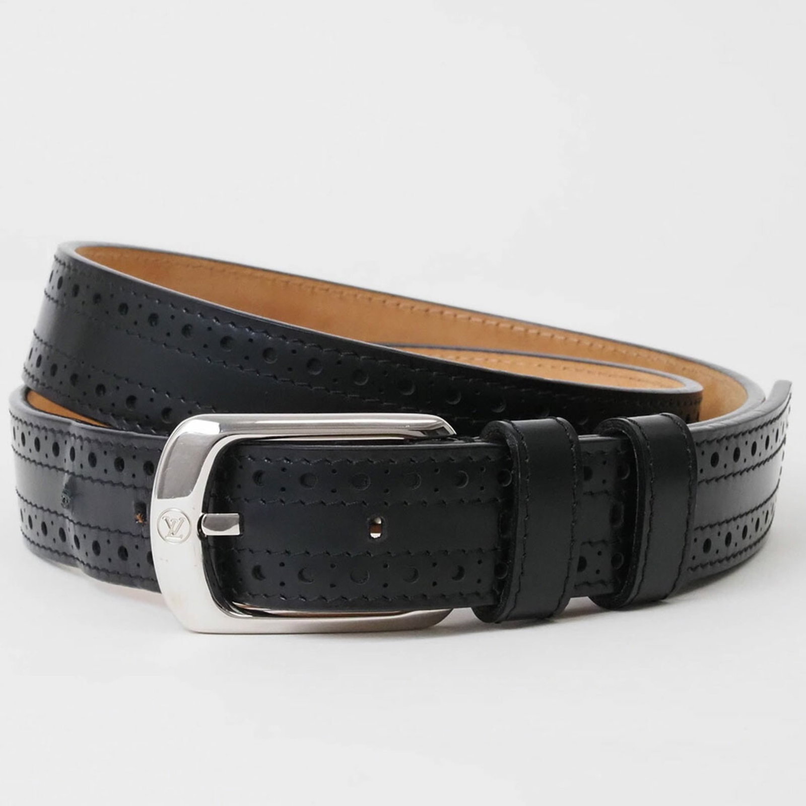 Louis Vuitton Standard Belt: Louis Vuitton Standard Belt The Louis Vuitton Standard Belt is a classic accessory made from high-quality leather. With its sleek black design and adjustable length of 87cm-100cm, this belt can be