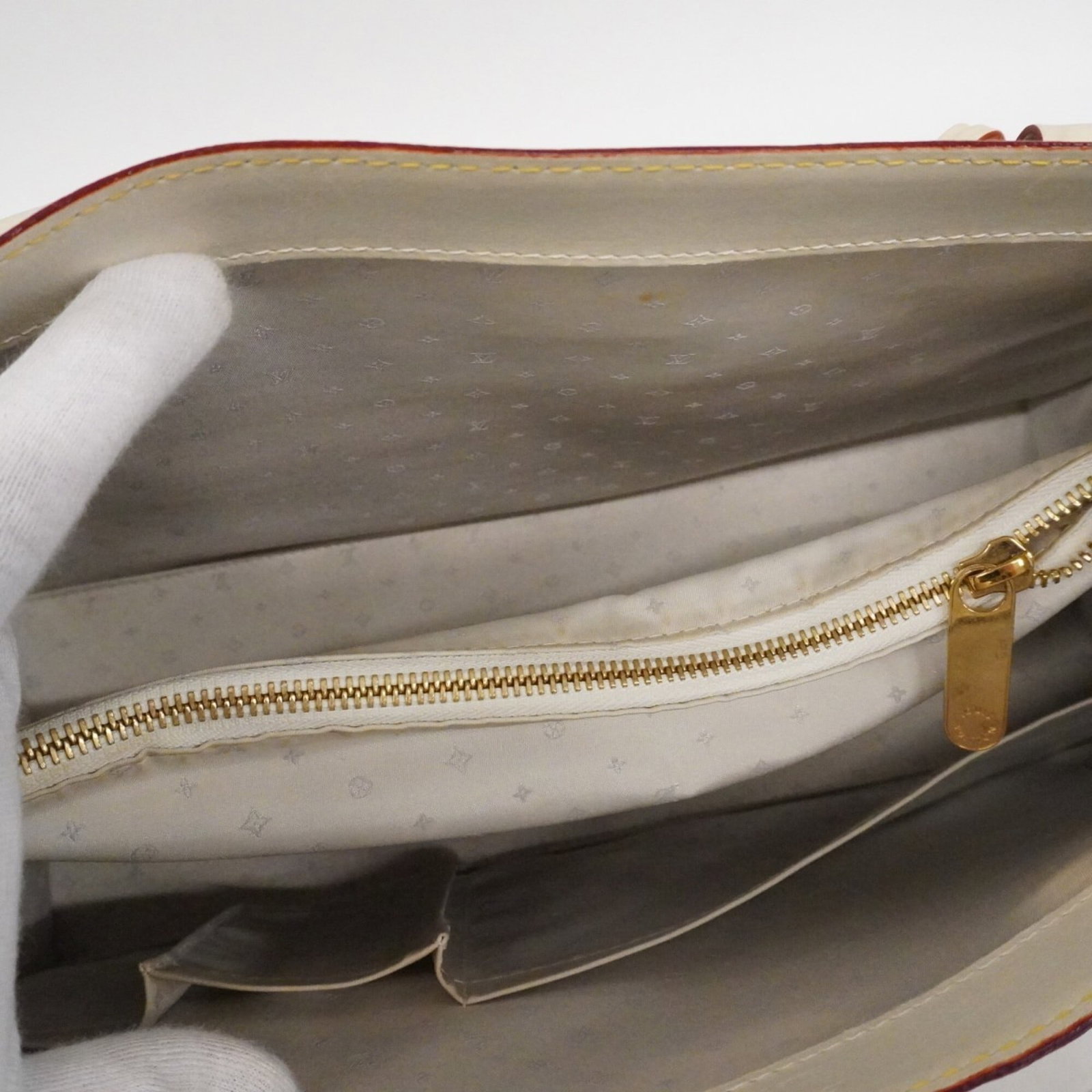 Louis Vuitton Handbag - 4