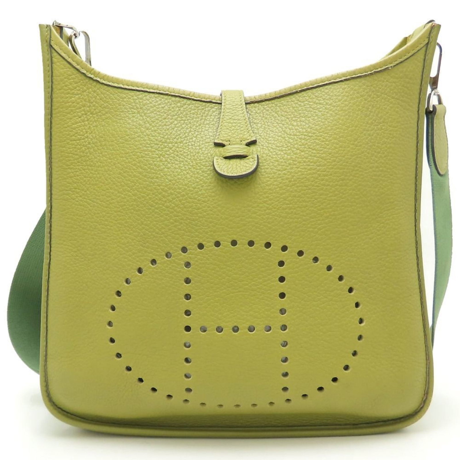 Hermes Shoulder Bag Taurillon Clemence Leather: Hermes Shoulder Bag Taurillon Clemence Leather The Hermes Taurillon Clemence Leather shoulder bag boasts its iconic green hue and sleek silver hardware, exuding timeless elegance. Measuring 30cm x