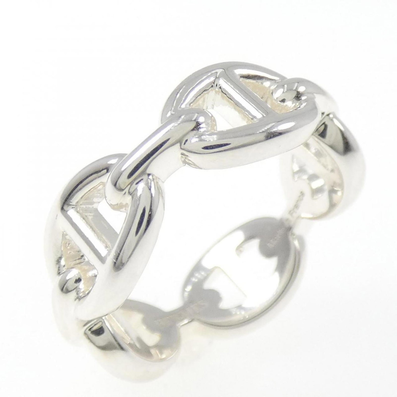 Hermes Band Ring Silver 925: Hermes Band Ring Silver 925 Silver 925 band ring from Hermes, featuring a slender profile and subtle width of 6.9mm, weighing in at 5.5g. This used piece showcases some minor scratches and dirt, still