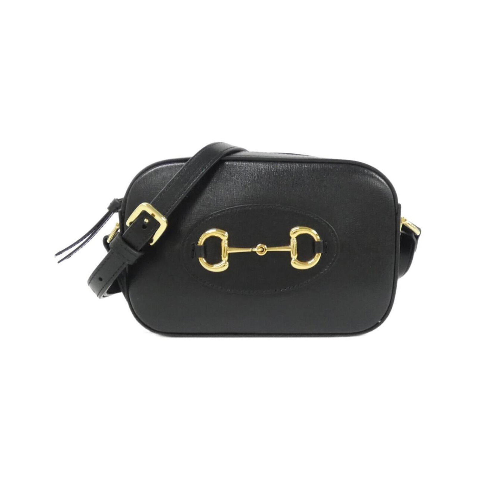 Gucci Shoulder Bag Leather: Gucci Shoulder Bag Leather Gucci Shoulder Bag Leather in Black - A stylish and versatile accessory. This used shoulder bag features high-quality leather material with some scratches and dirt, giving i