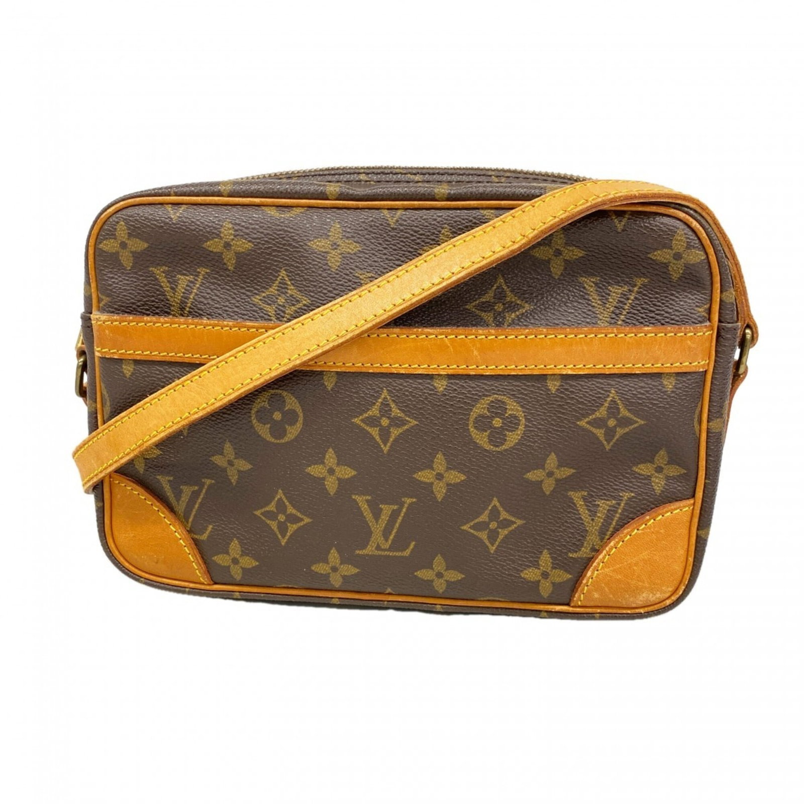 Louis Vuitton Shoulder Bag: Louis Vuitton Shoulder Bag Brown Louis Vuitton Shoulder Bag with Traces of Usage. This pre-owned shoulder bag features a classic design and measures 15cm x 23cm x 6cm. With its brown color and worn co