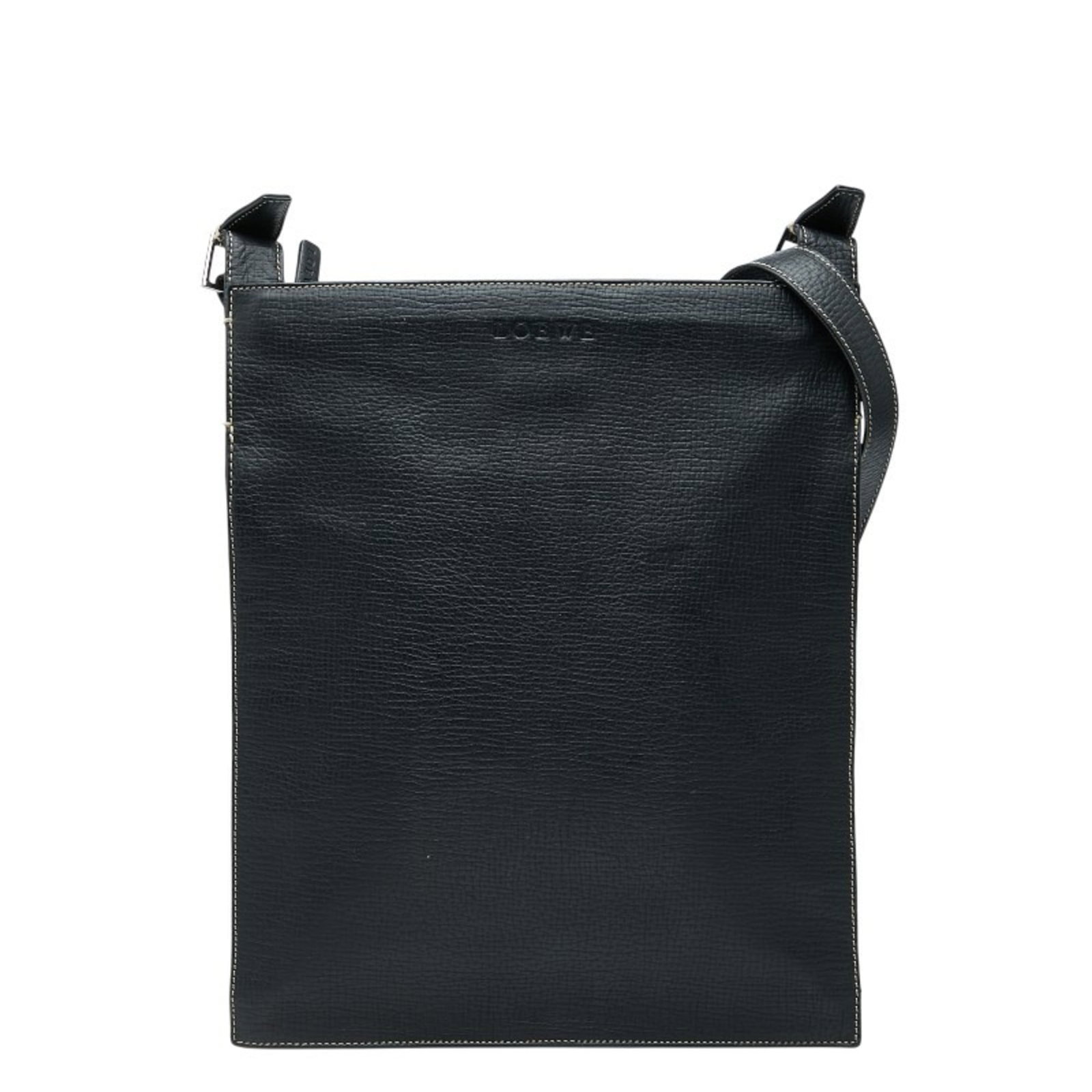 Loewe Shoulder Bag Leather: Loewe Shoulder Bag Leather The Loewe Shoulder Bag Leather features a classic design with a timeless black leather finish. Traces of usage and minor scratches can be seen on this pre-loved shoulder bag