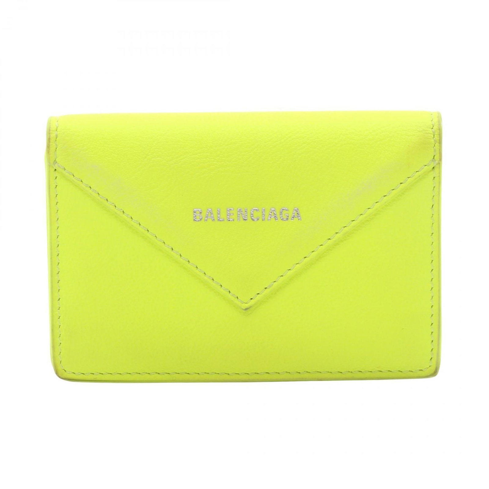 Balenciaga Card Case Leather: Balenciaga Card Case Leather This Balenciaga Card Case Leather features a vibrant green color and is made from high-quality leather. The card case has some minor signs of usage, including a few scratc