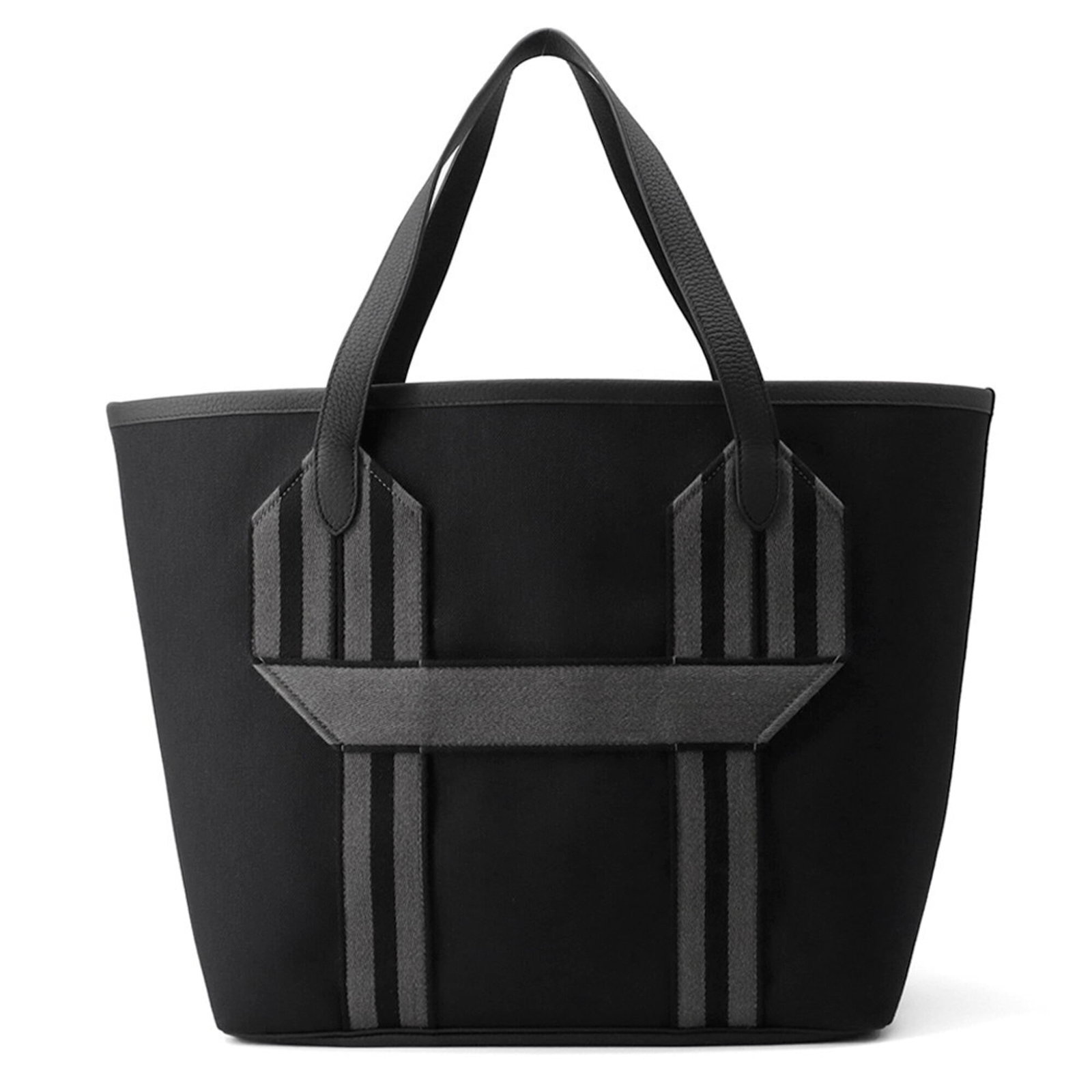 Hermes Tote Bag Taurillon Clemence Leather: Hermes Tote Bag Taurillon Clemence Leather Taurillon Clemence Leather from Hermes brings timeless elegance with its classic design and premium material. This used tote bag boasts a sleek black color a