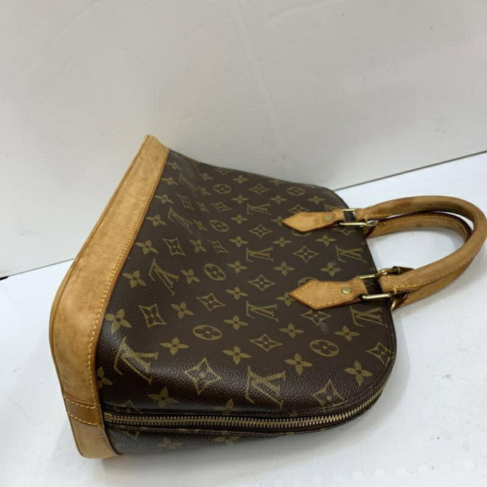 Louis Vuitton Handbag - 10