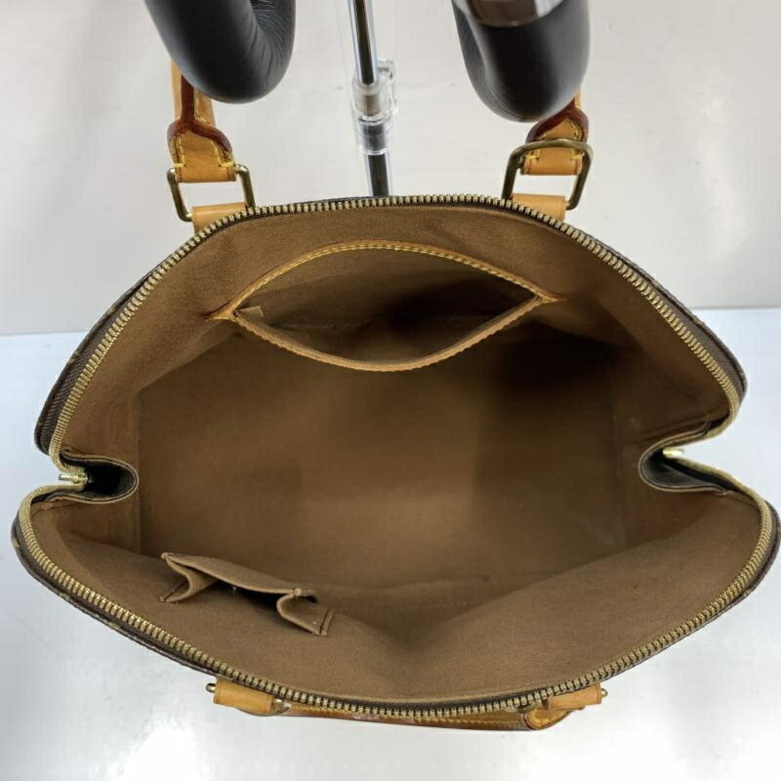 Louis Vuitton Handbag - 3
