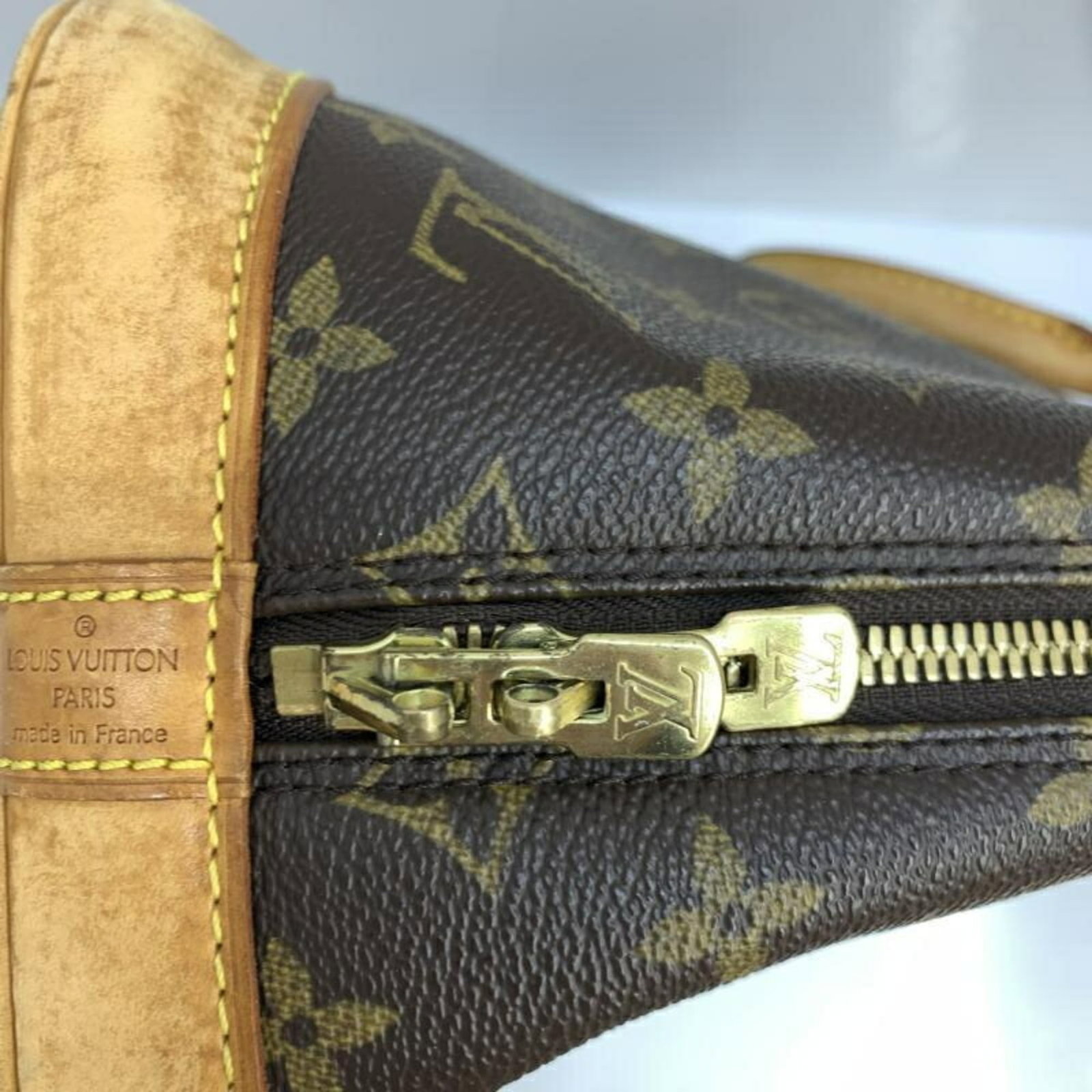 Louis Vuitton Handbag - 9