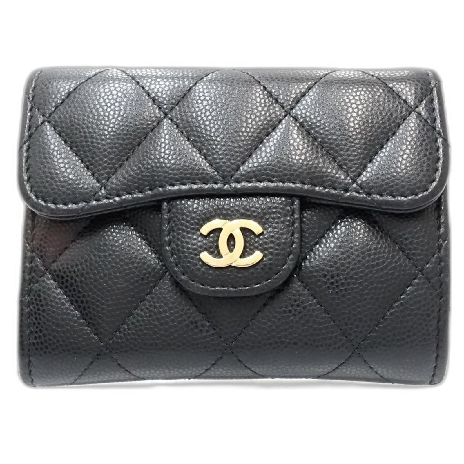Chanel Coin Purse/Coin Case Grained Calfskin: Chanel Coin Purse/Coin Case Grained Calfskin The Chanel Coin Purse/Coin Case in Grained Calfskin features a classic design with a timeless black color. Measuring 8.5cm x 11cm x 3cm, this used coin