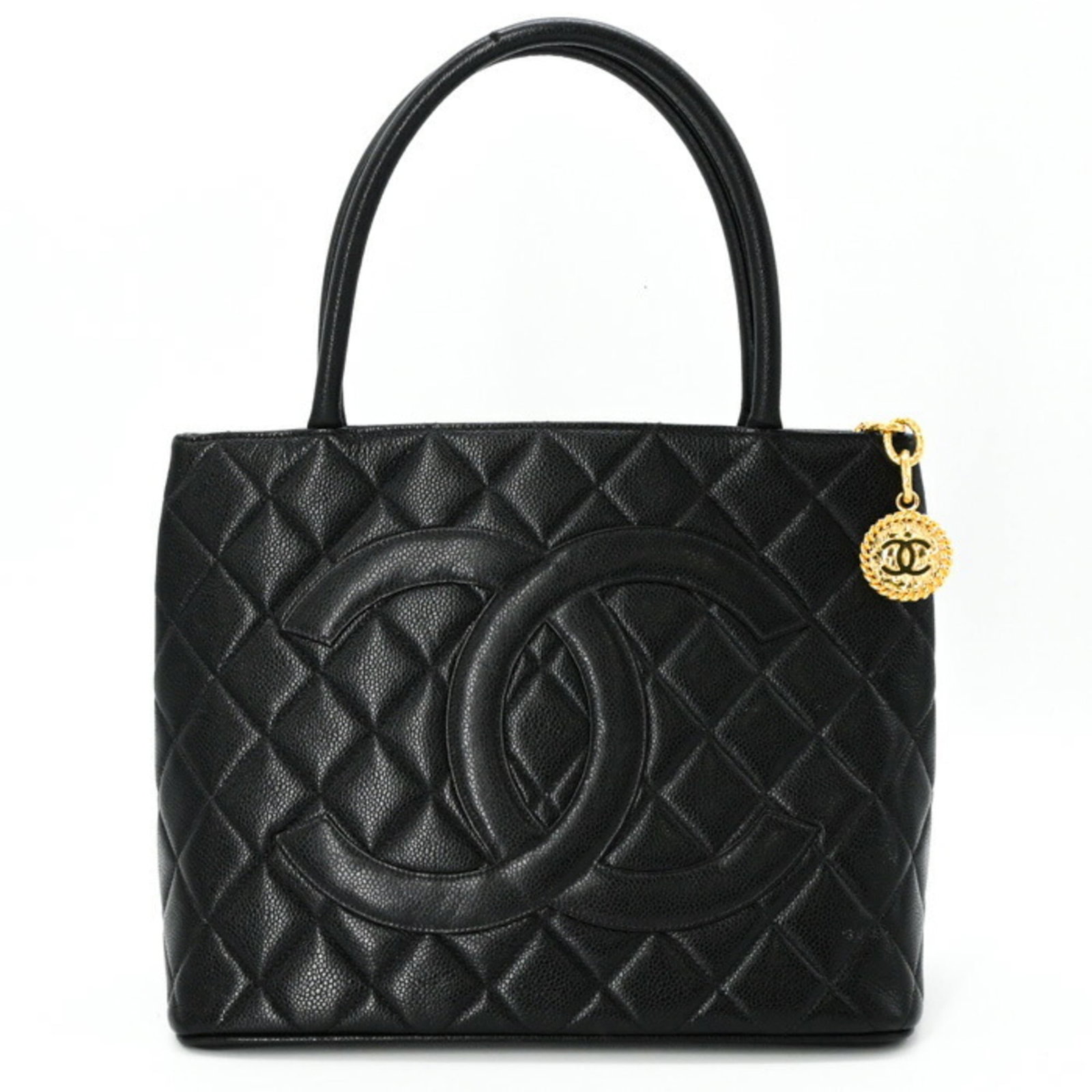 Chanel Handbag Grained Calfskin: Chanel Handbag Grained Calfskin This Chanel handbag features a classic design with grained calfskin material in black. With its timeless style and subtle signs of wear, this used bag offers a unique