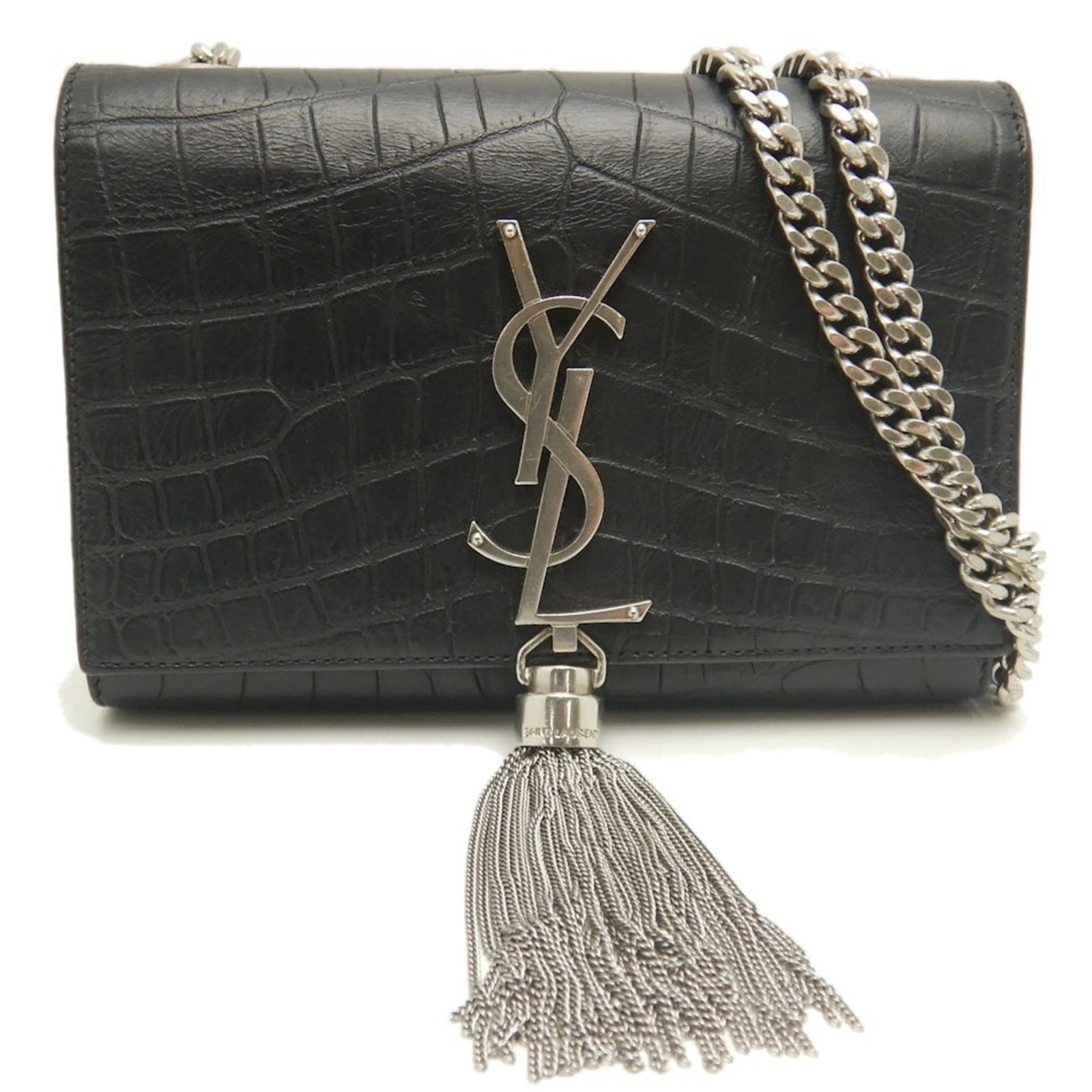 Yves Saint Laurent Shoulder Bag Leather: Yves Saint Laurent Shoulder Bag Leather Black leather shoulder bag from Yves Saint Laurent, featuring a classic design with subtle scratches and dirt from previous use. The bag measures 11.5cm x 17cm 